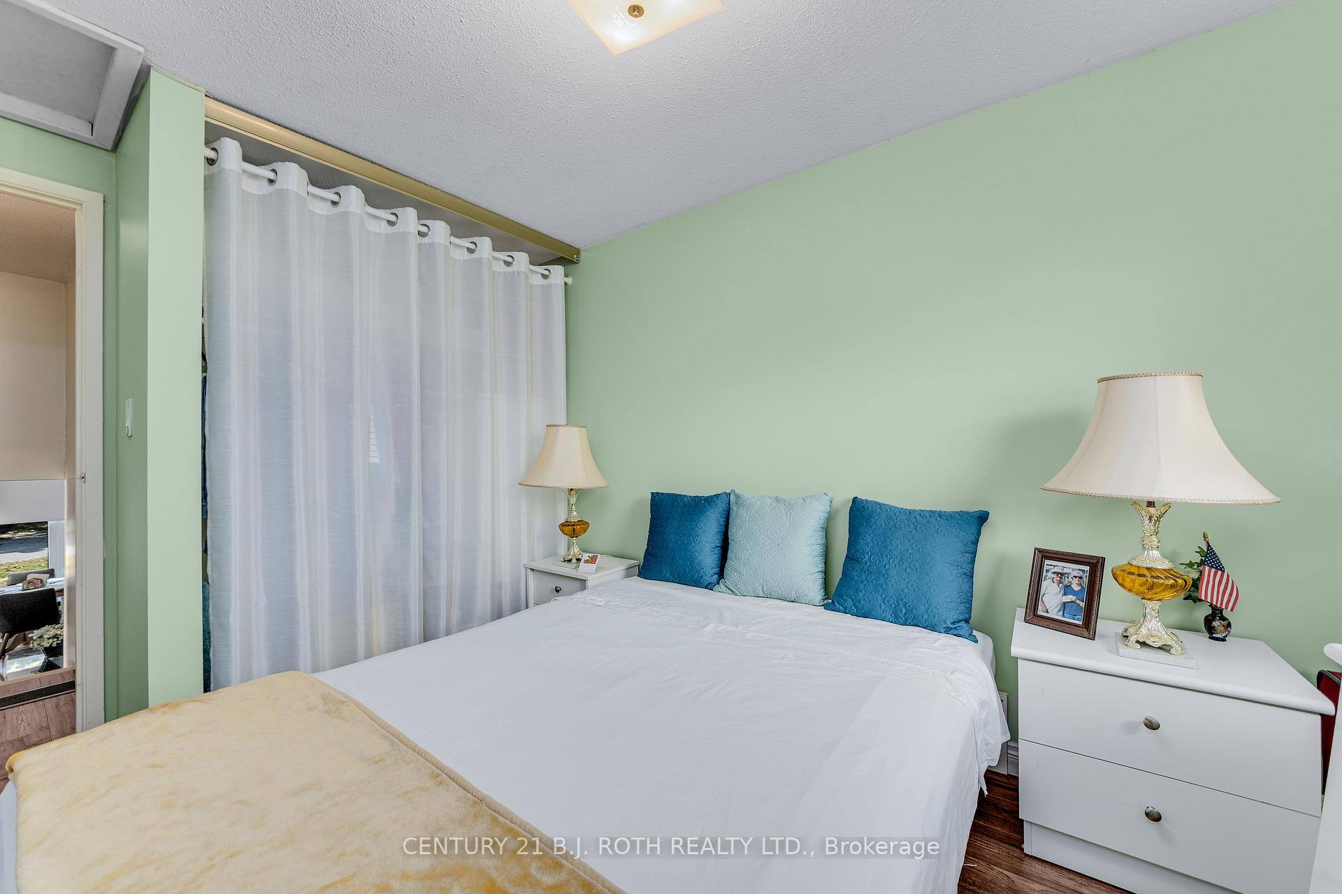 Photo 13 of 55a Chaucer Crescent, Barrie, Letitia Heights — HOMEH
