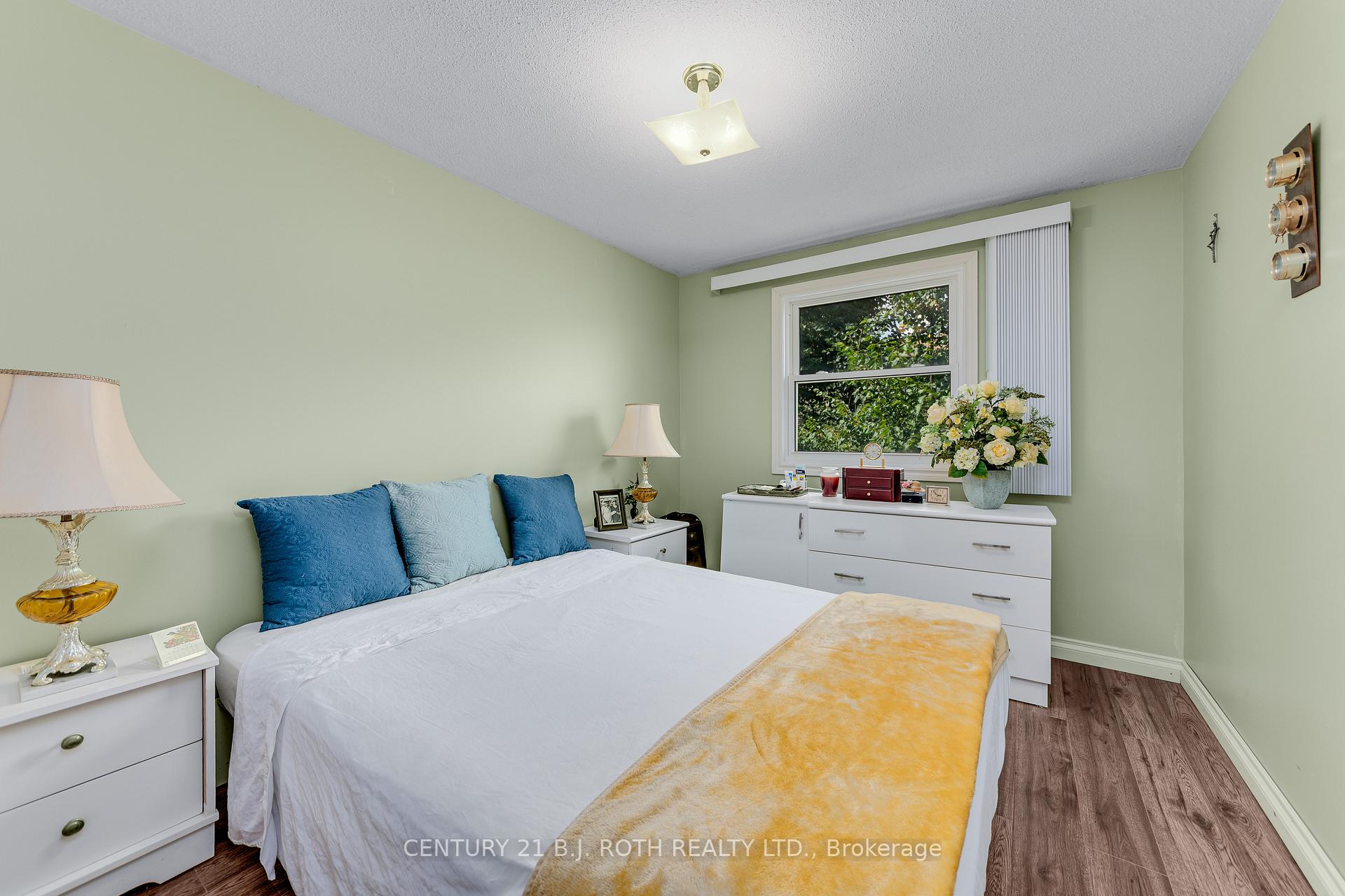 Photo 14 of 55a Chaucer Crescent, Barrie, Letitia Heights — HOMEH