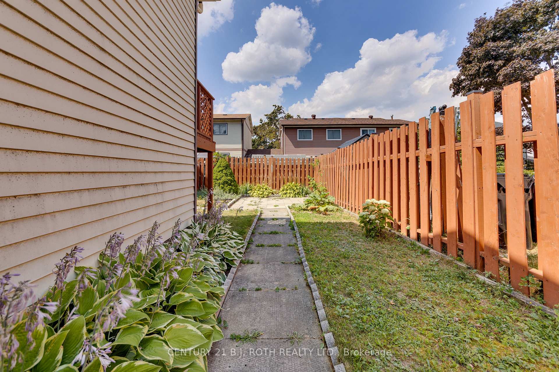 Photo 16 of 55a Chaucer Crescent, Barrie, Letitia Heights — HOMEH