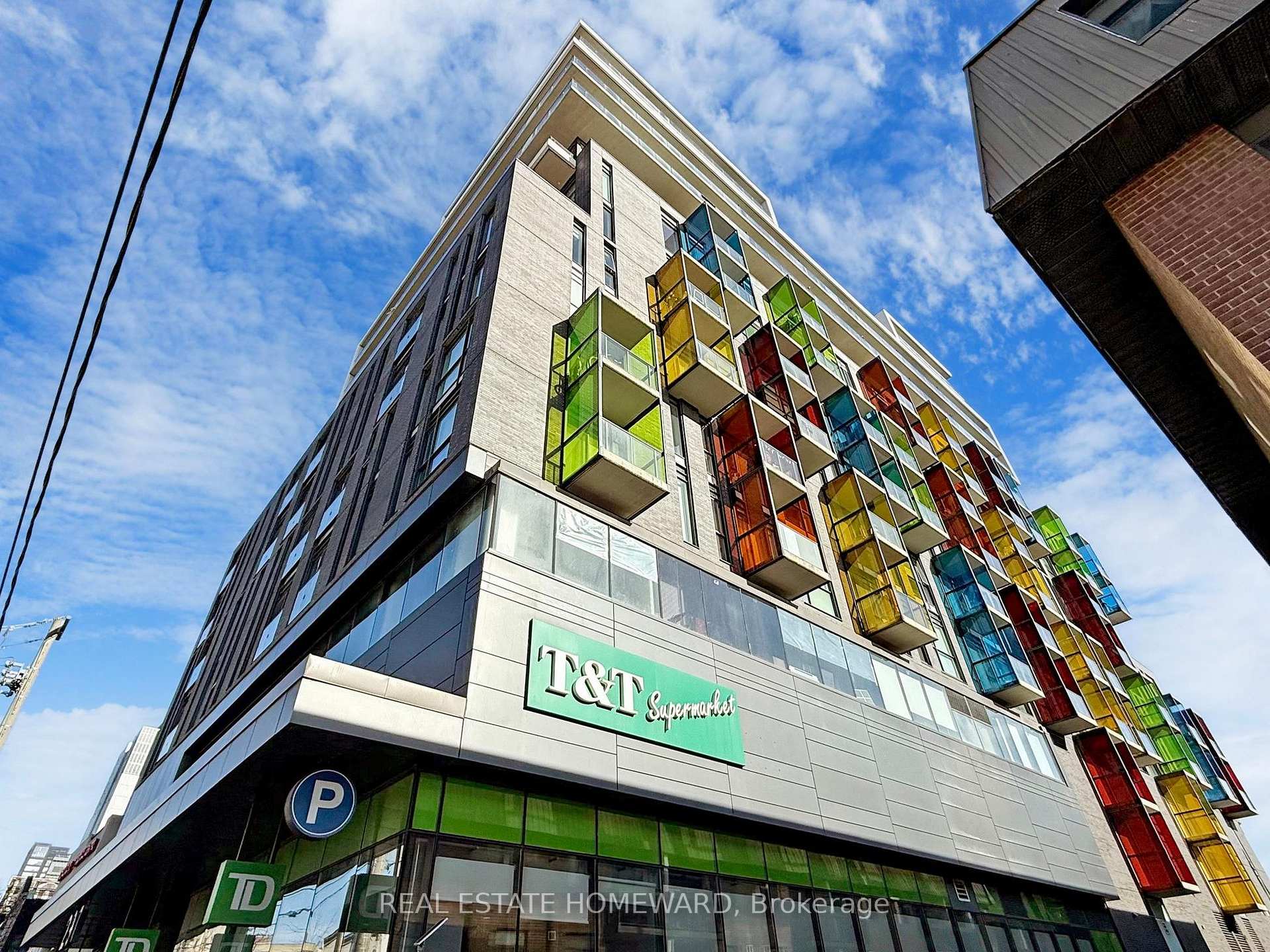 Front of Unit 722, 297 College Street