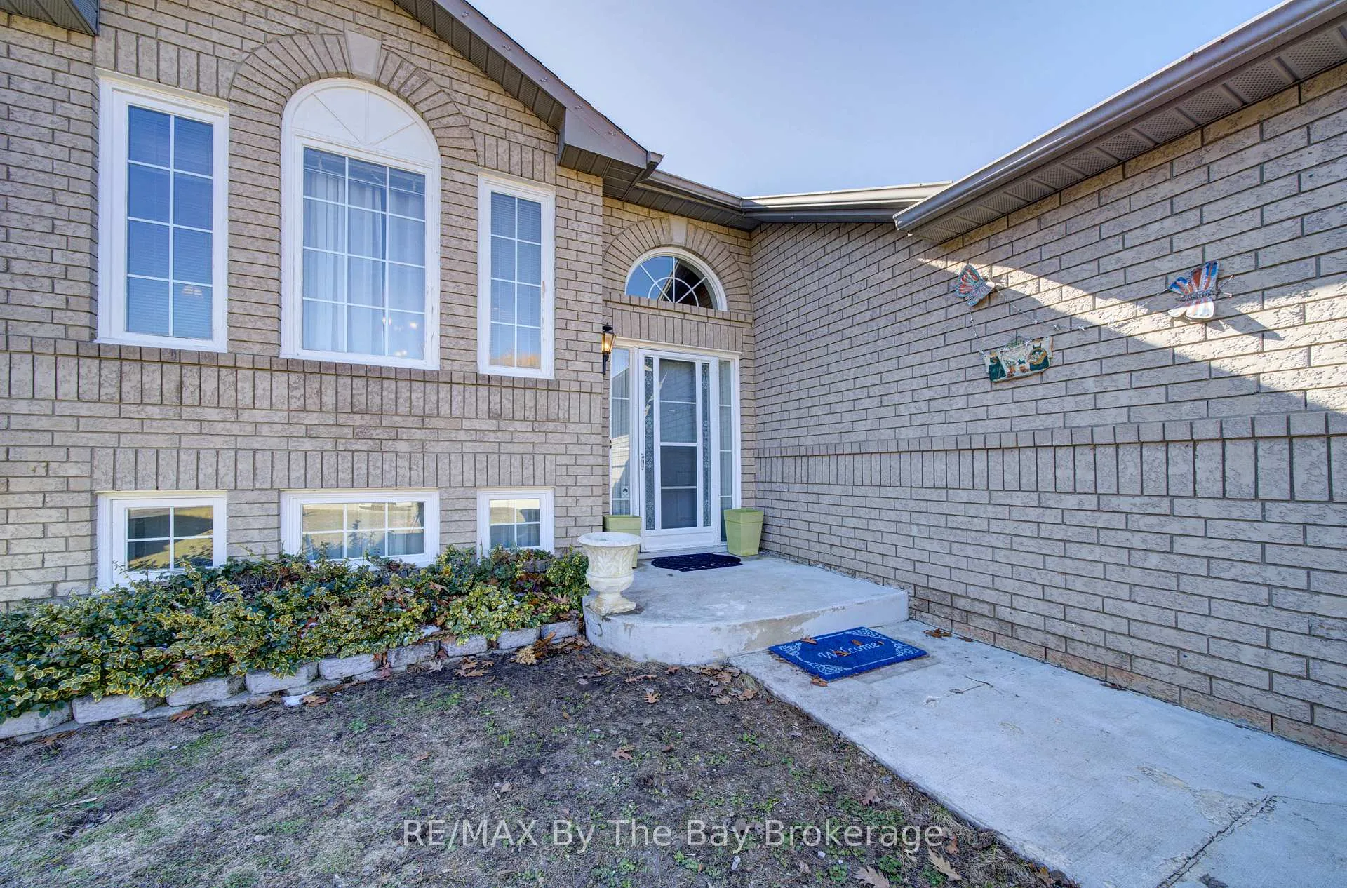 Photo 4 of 16 Glen Eton Road, Wasaga Beach — HOMEH