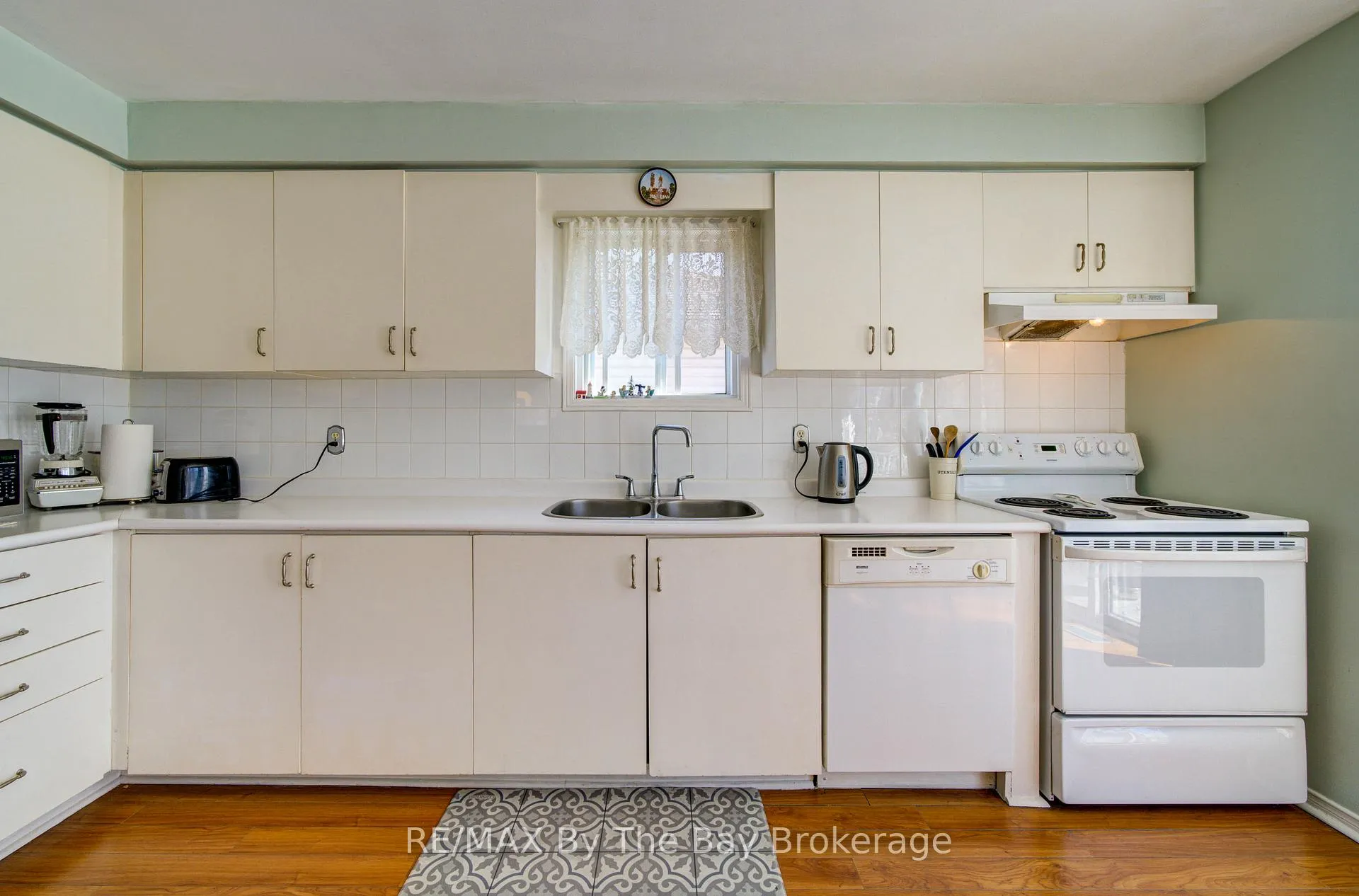 Photo 12 of 16 Glen Eton Road, Wasaga Beach — HOMEH