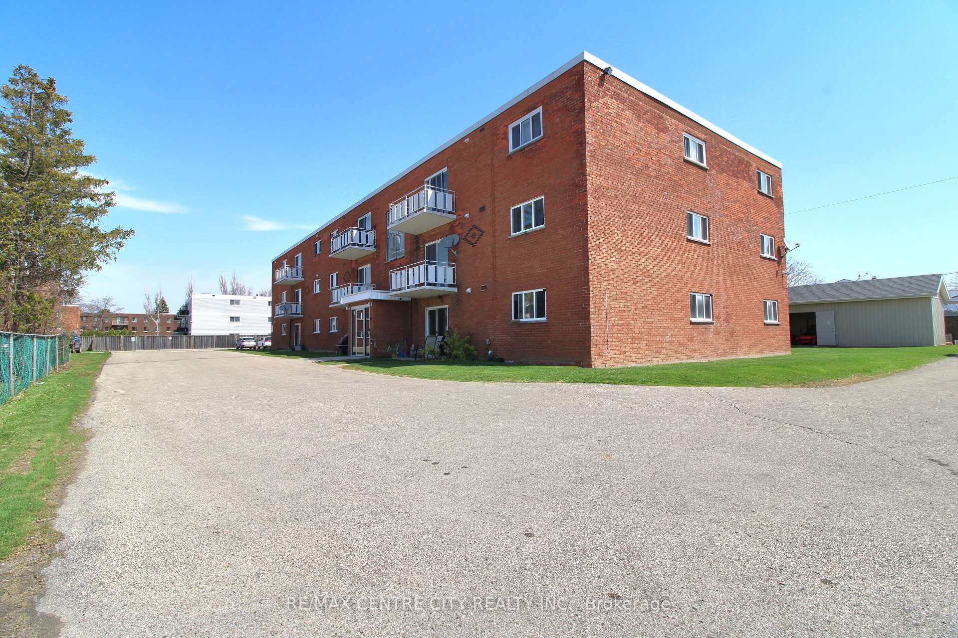 Front of Unit 12, 18 Holland Street