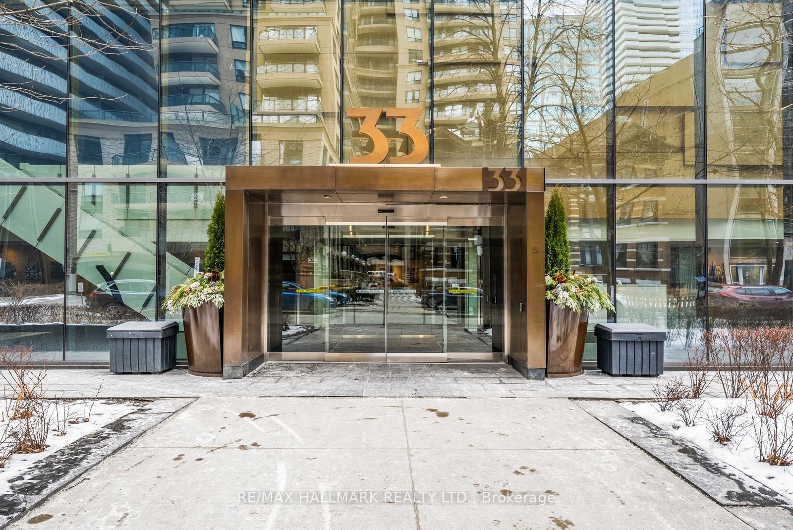 Front of Unit 2908, 33 Charles Street E