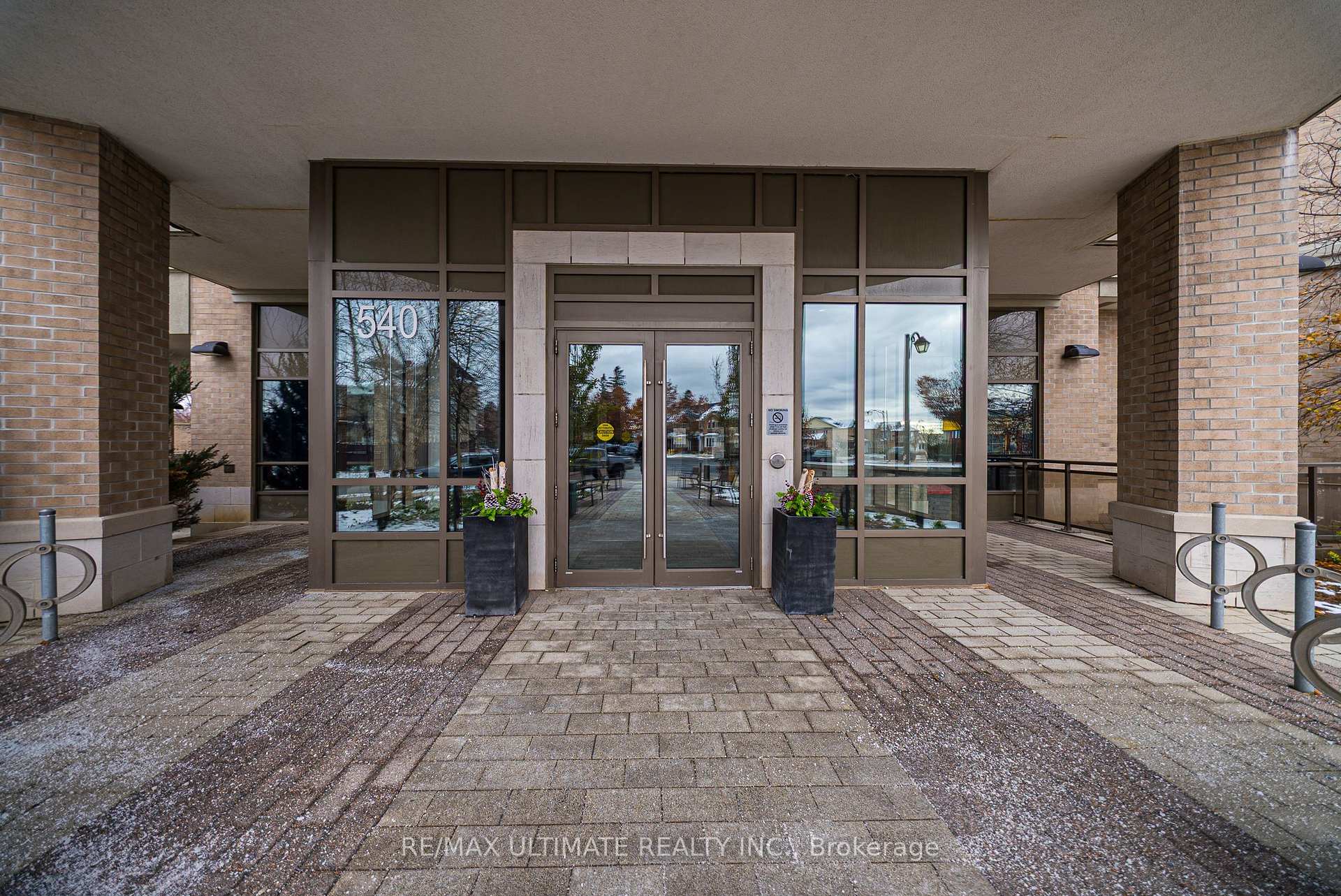 Photo 2 of Unit 627, 540 Bur Oak Avenue, Markham, Berczy — HOMEH