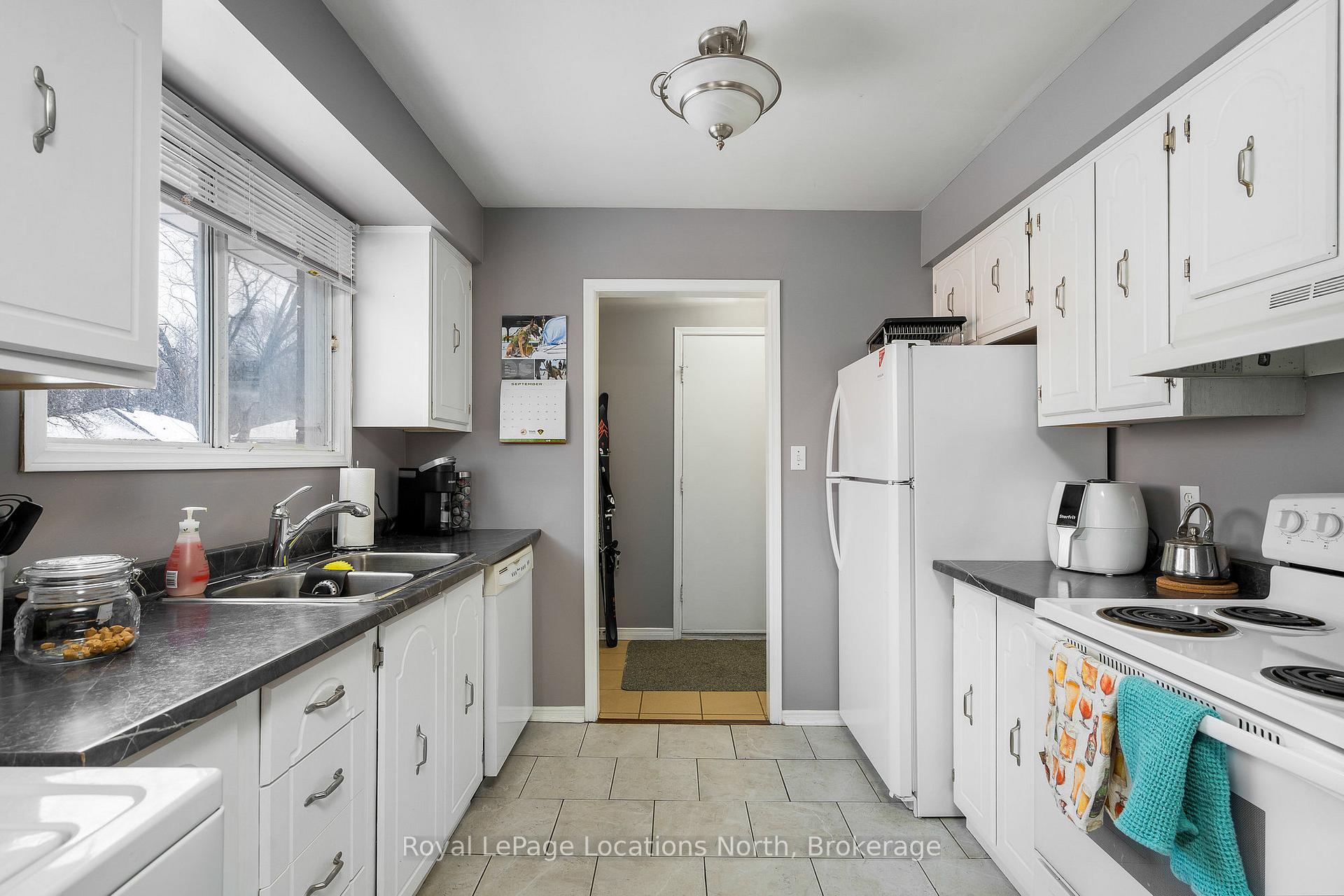 Photo 12 of 38 Sproule Avenue, Collingwood — HOMEH