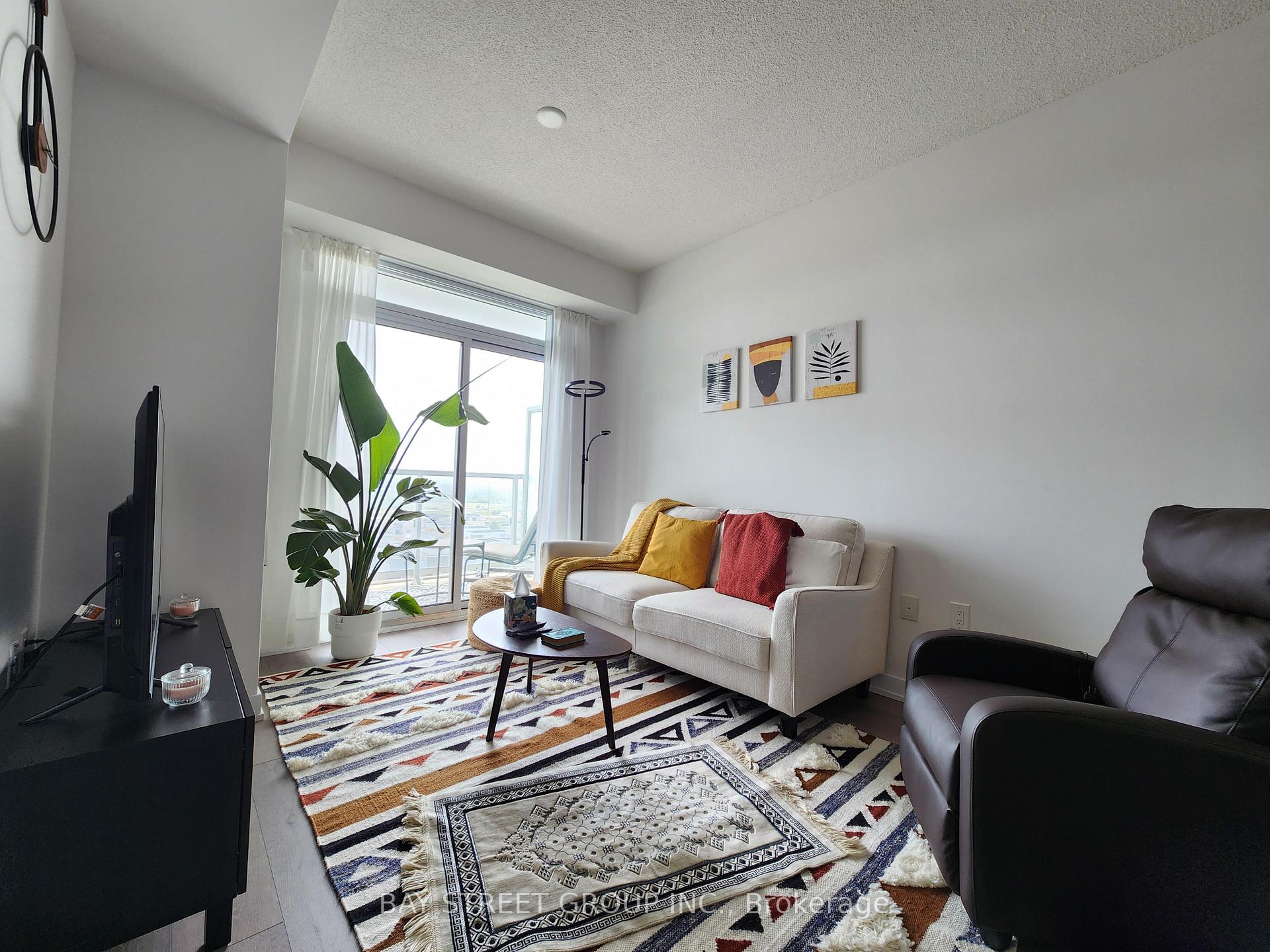 Photo 3 of Unit 906, 38 Honeycrisp Crescent, Vaughan, Vaughan Corporate Centre — HOMEH