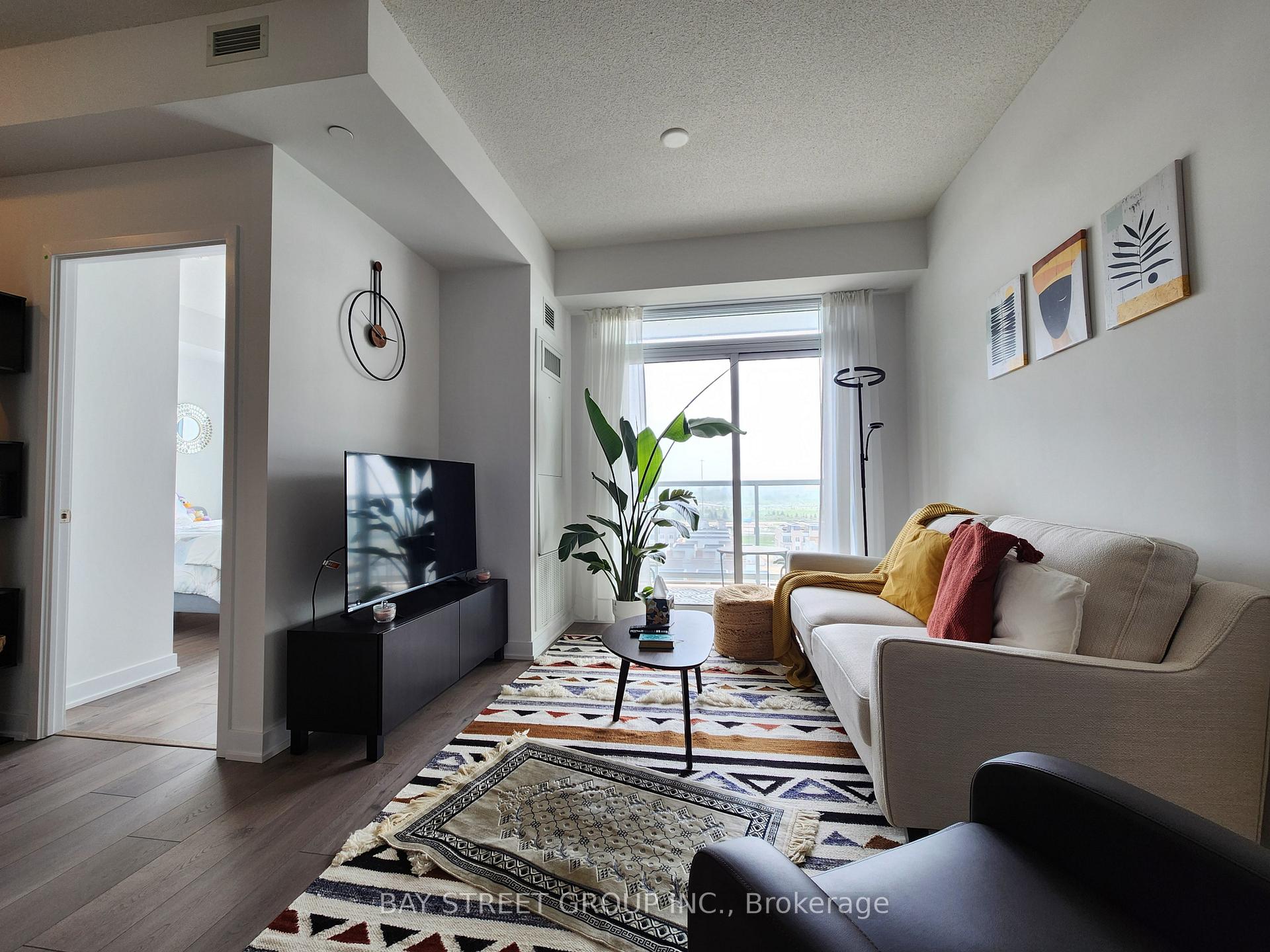 Photo 5 of Unit 906, 38 Honeycrisp Crescent, Vaughan, Vaughan Corporate Centre — HOMEH