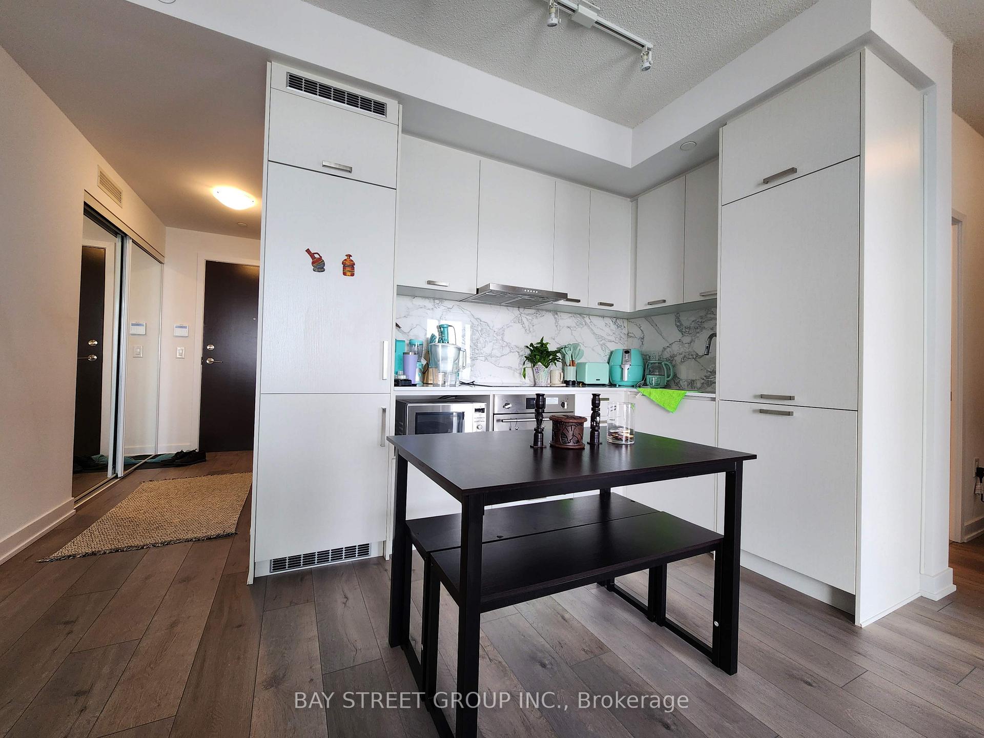 Photo 7 of Unit 906, 38 Honeycrisp Crescent, Vaughan, Vaughan Corporate Centre — HOMEH