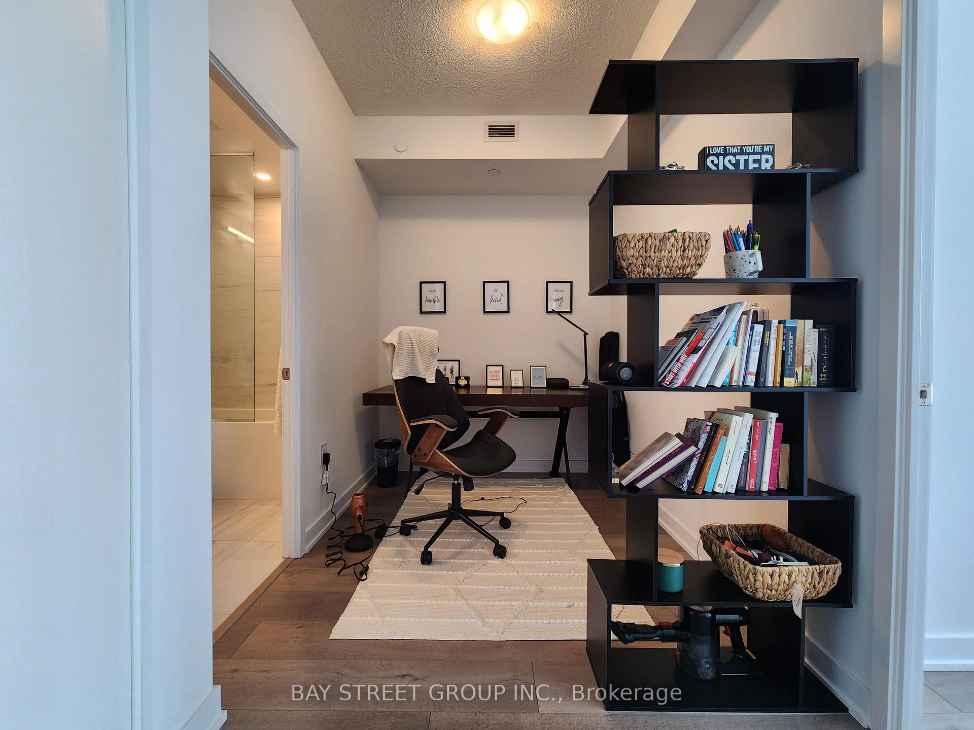 Photo 8 of Unit 906, 38 Honeycrisp Crescent, Vaughan, Vaughan Corporate Centre — HOMEH