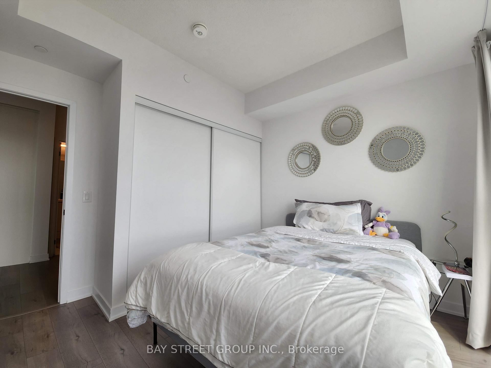 Photo 11 of Unit 906, 38 Honeycrisp Crescent, Vaughan, Vaughan Corporate Centre — HOMEH