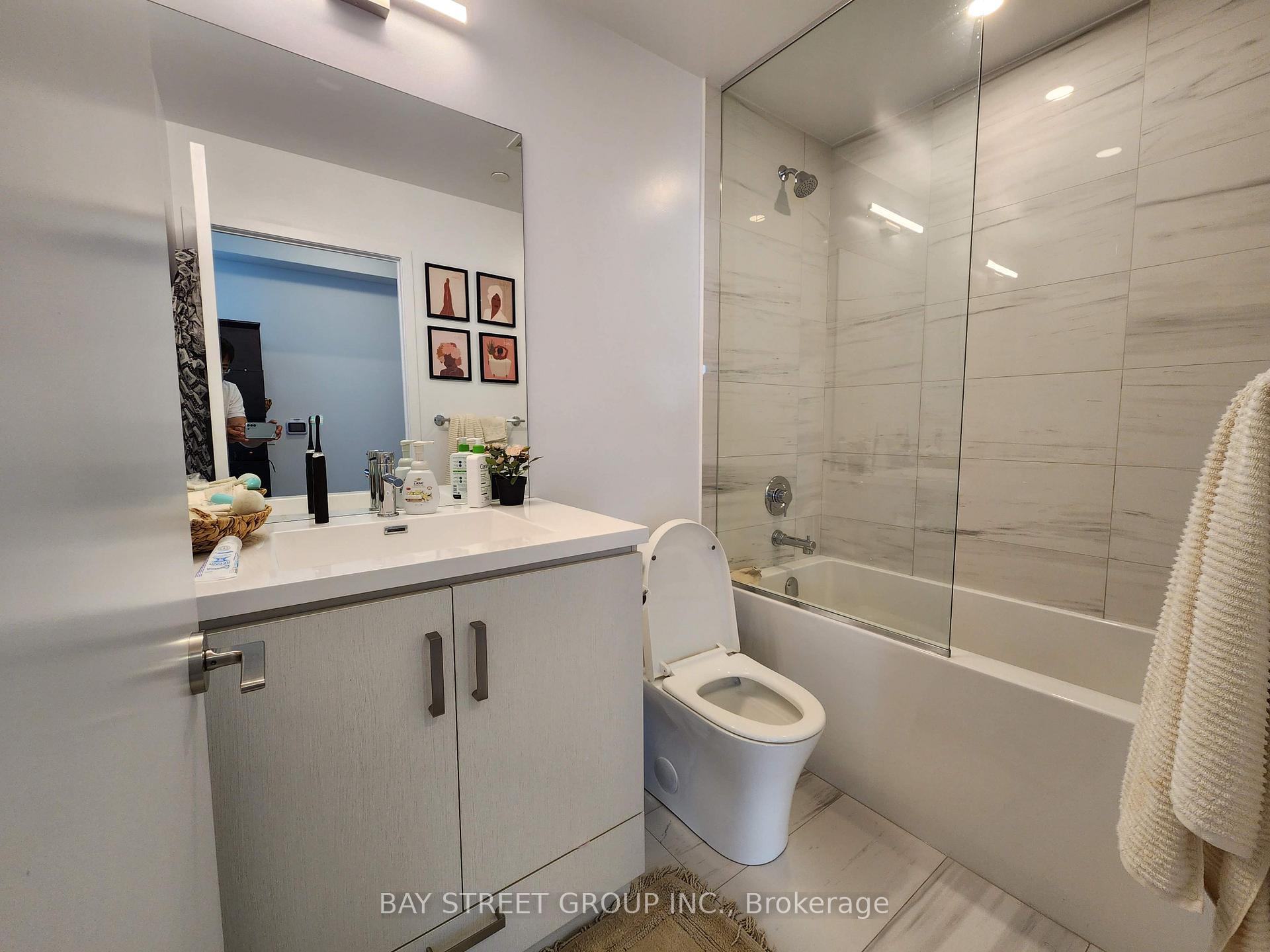 Photo 12 of Unit 906, 38 Honeycrisp Crescent, Vaughan, Vaughan Corporate Centre — HOMEH