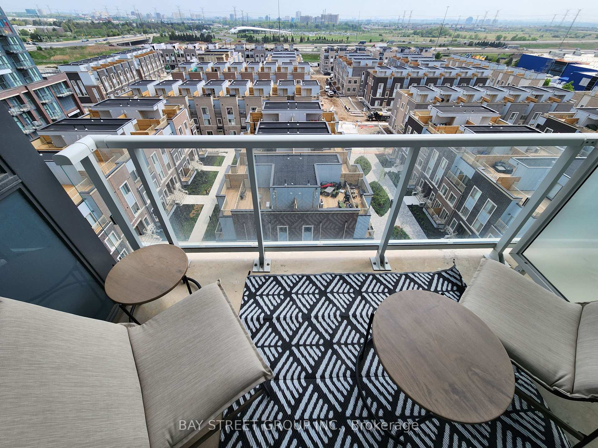 Photo 15 of Unit 906, 38 Honeycrisp Crescent, Vaughan, Vaughan Corporate Centre — HOMEH