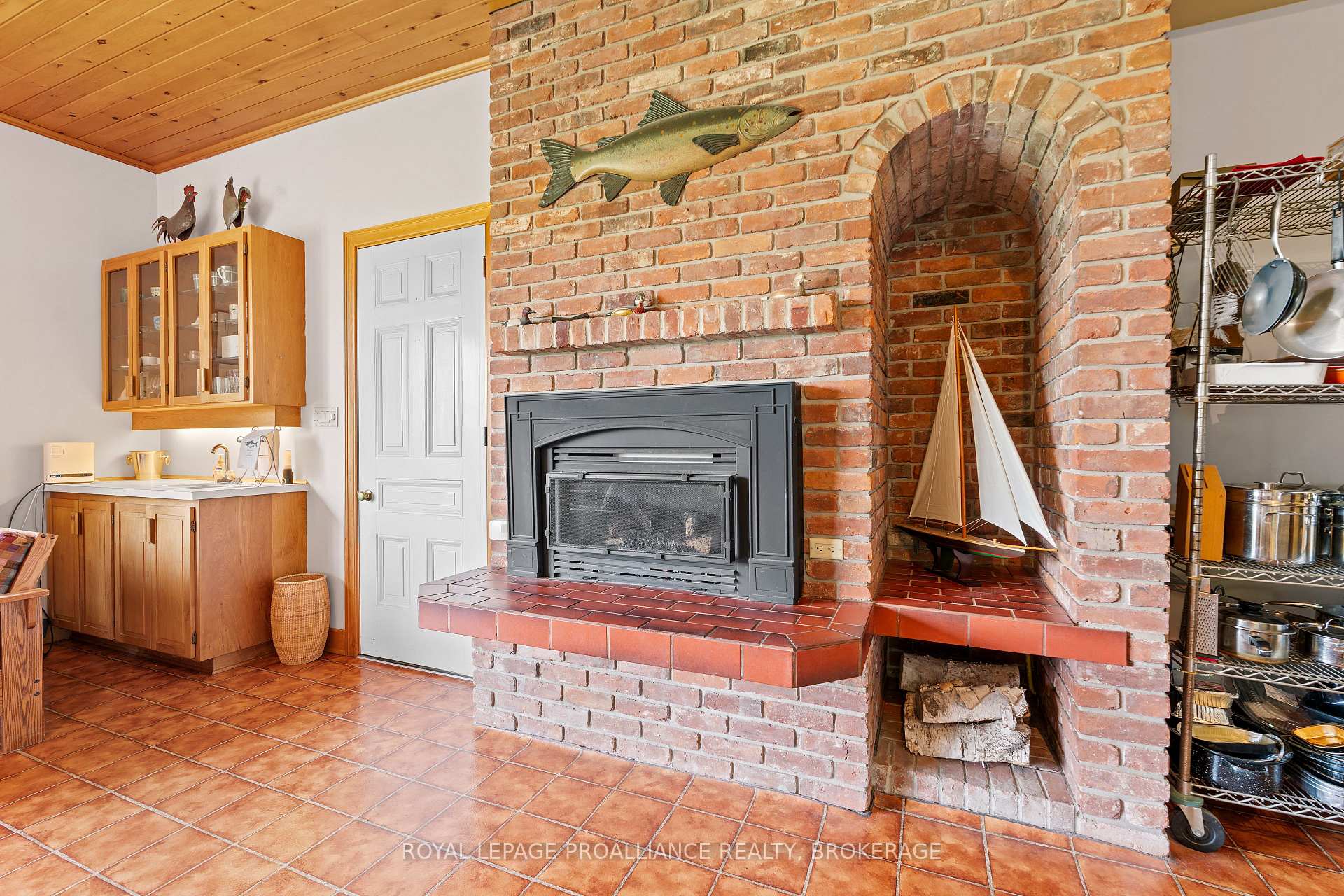 Photo 11 of 1597 Shales Road, Frontenac, Frontenac South — HOMEH