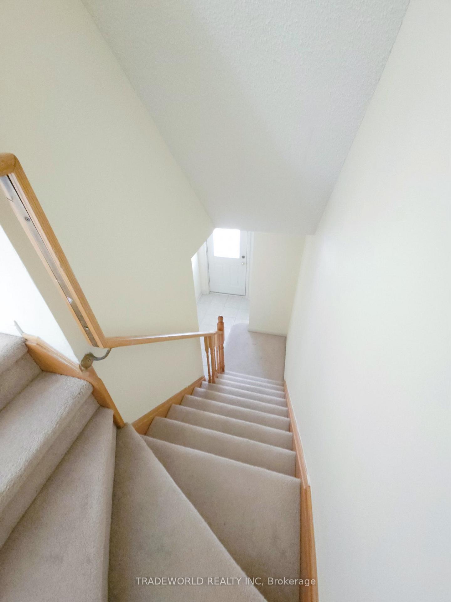 Photo 3 of 23 Nakina Way, Markham, Village Green-South Unionville — HOMEH