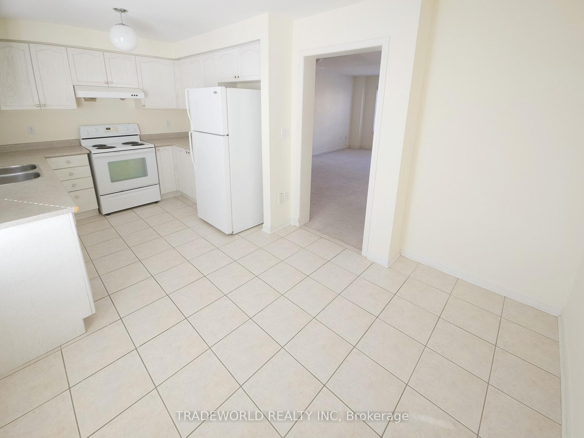 Photo 4 of 23 Nakina Way, Markham, Village Green-South Unionville — HOMEH