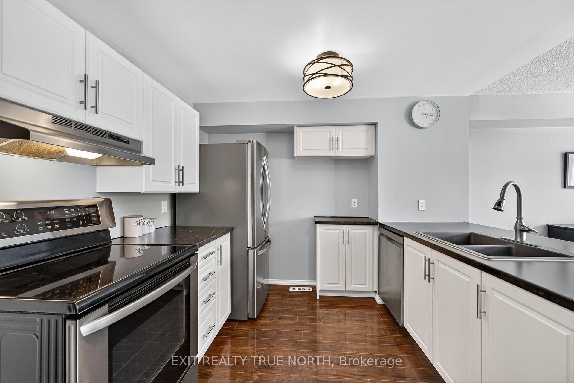 Photo 3 of 28 Lee Crescent, Barrie, Holly — HOMEH