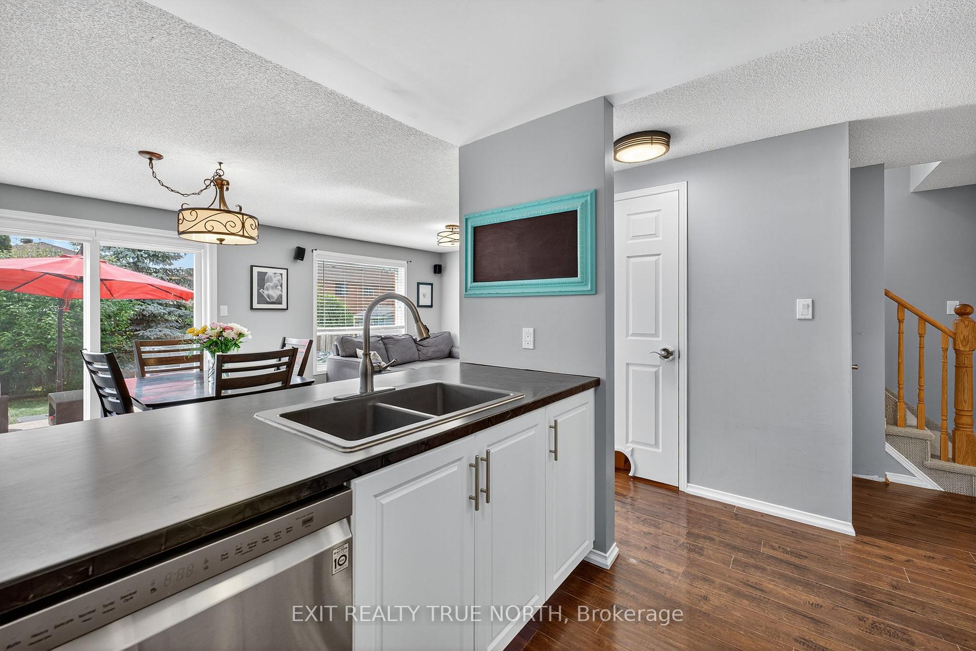Photo 8 of 28 Lee Crescent, Barrie, Holly — HOMEH