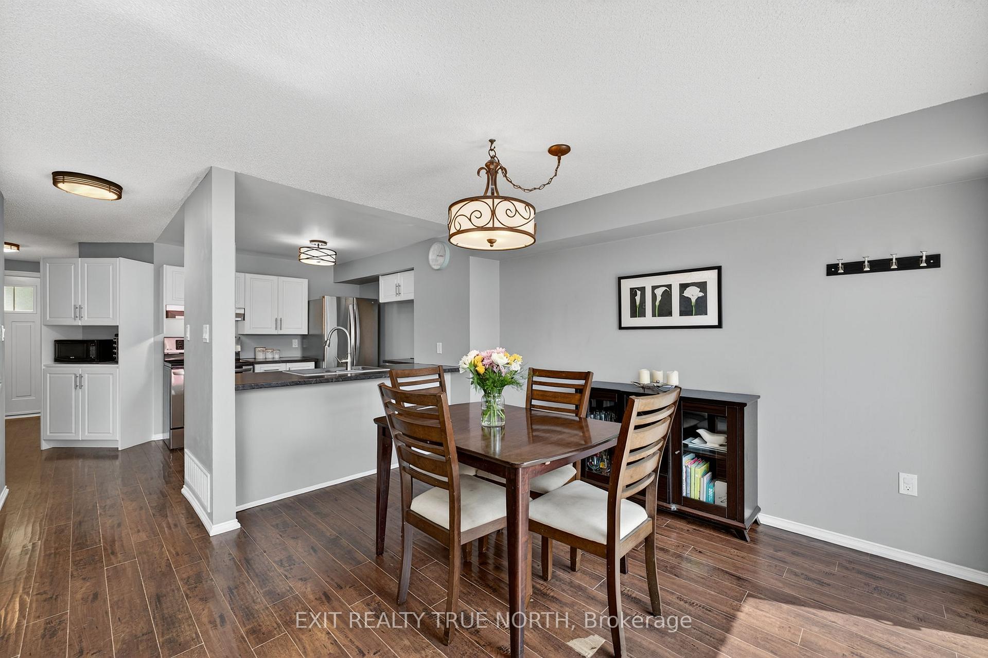 Photo 6 of 28 Lee Crescent, Barrie, Holly — HOMEH