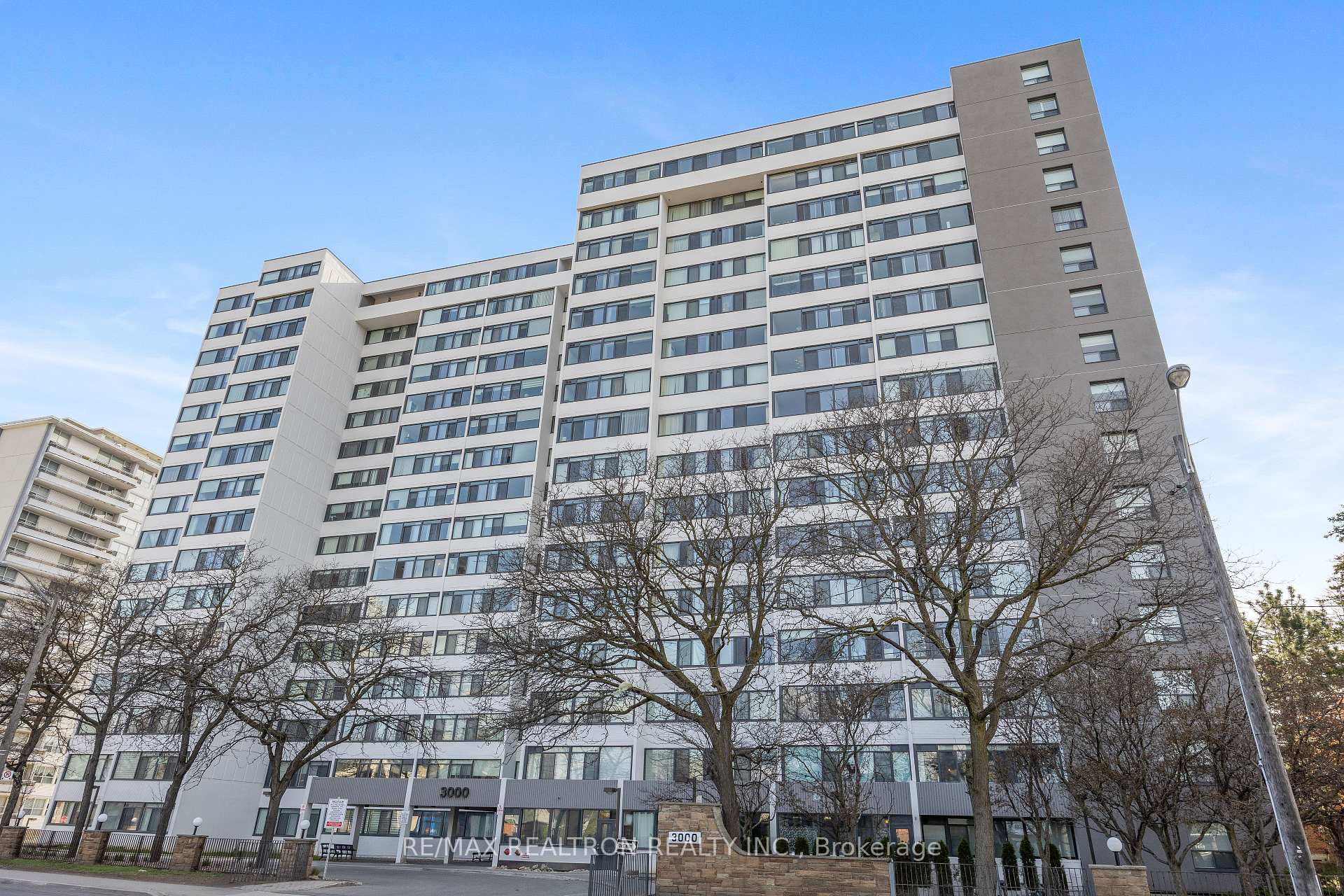 Photo 1 of Unit 1210, 3000 Bathurst Street, Toronto, Englemount-Lawrence — HOMEH