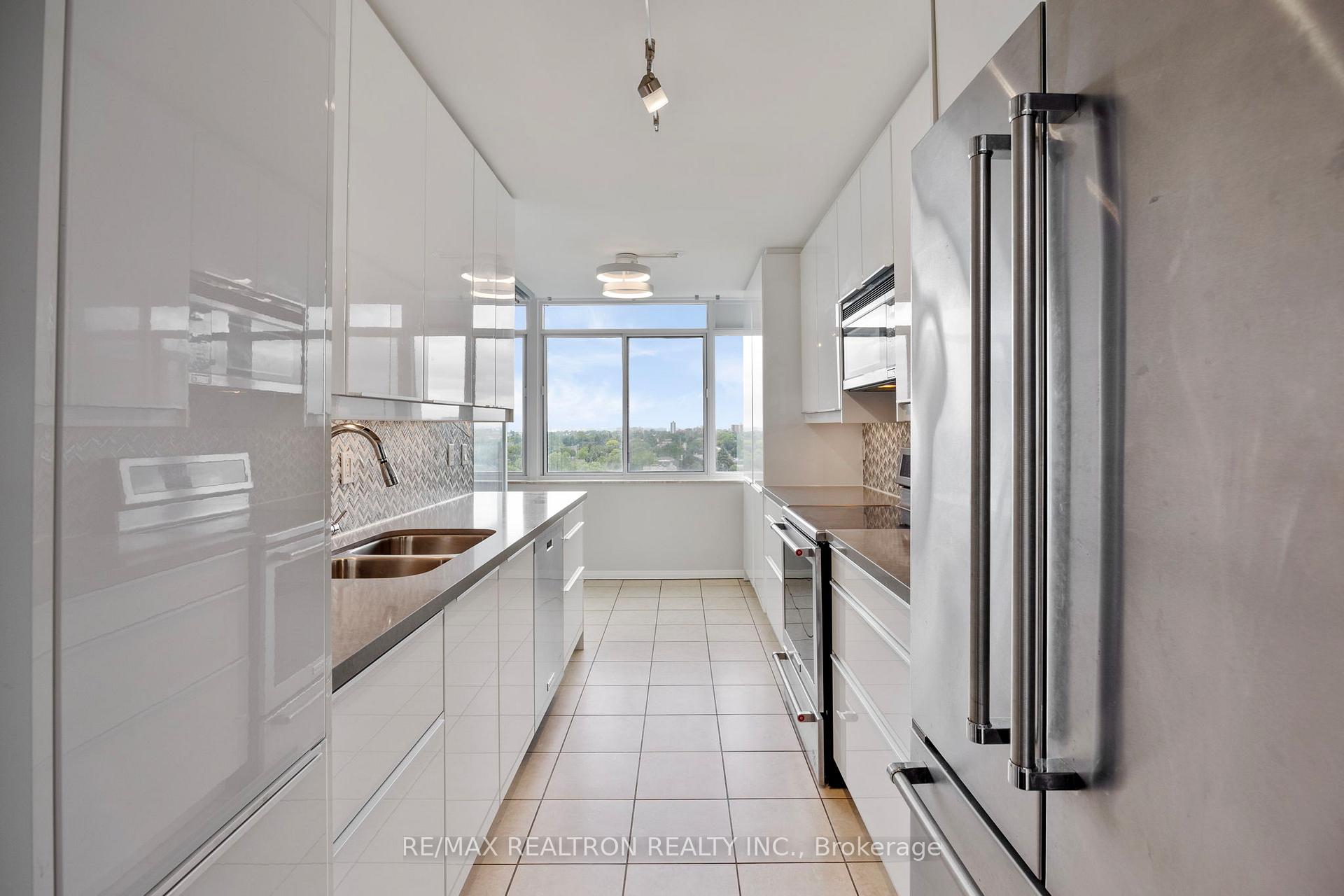Photo 6 of Unit 1210, 3000 Bathurst Street, Toronto, Englemount-Lawrence — HOMEH