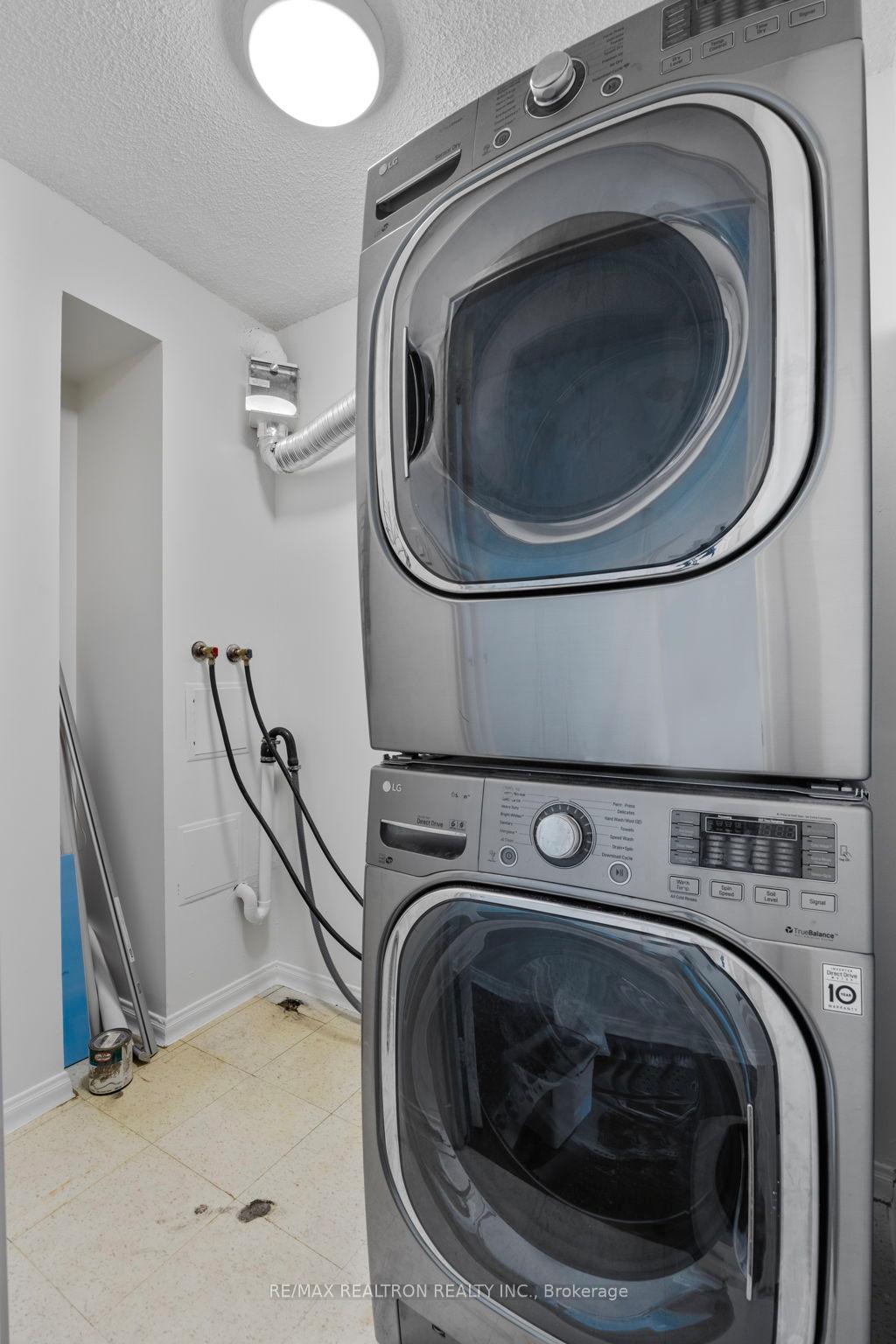 Photo 10 of Unit 1210, 3000 Bathurst Street, Toronto, Englemount-Lawrence — HOMEH