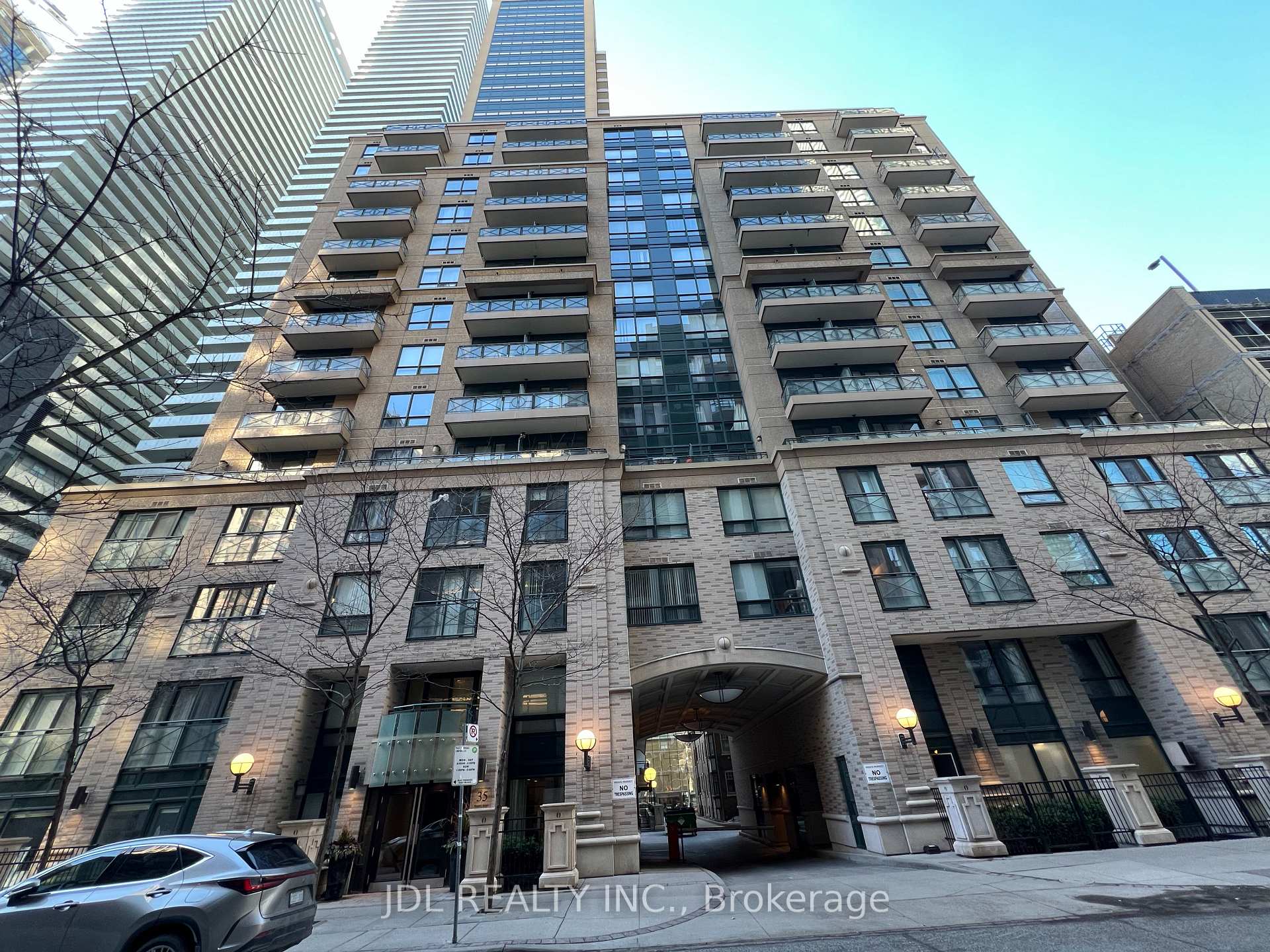 Front of Unit 915, 35 Hayden Street