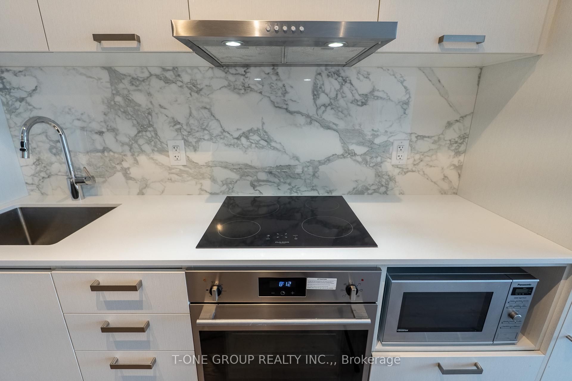 Photo 6 of Unit 808, 10 Honeycrisp Crescent, Vaughan, Vaughan Corporate Centre — HOMEH