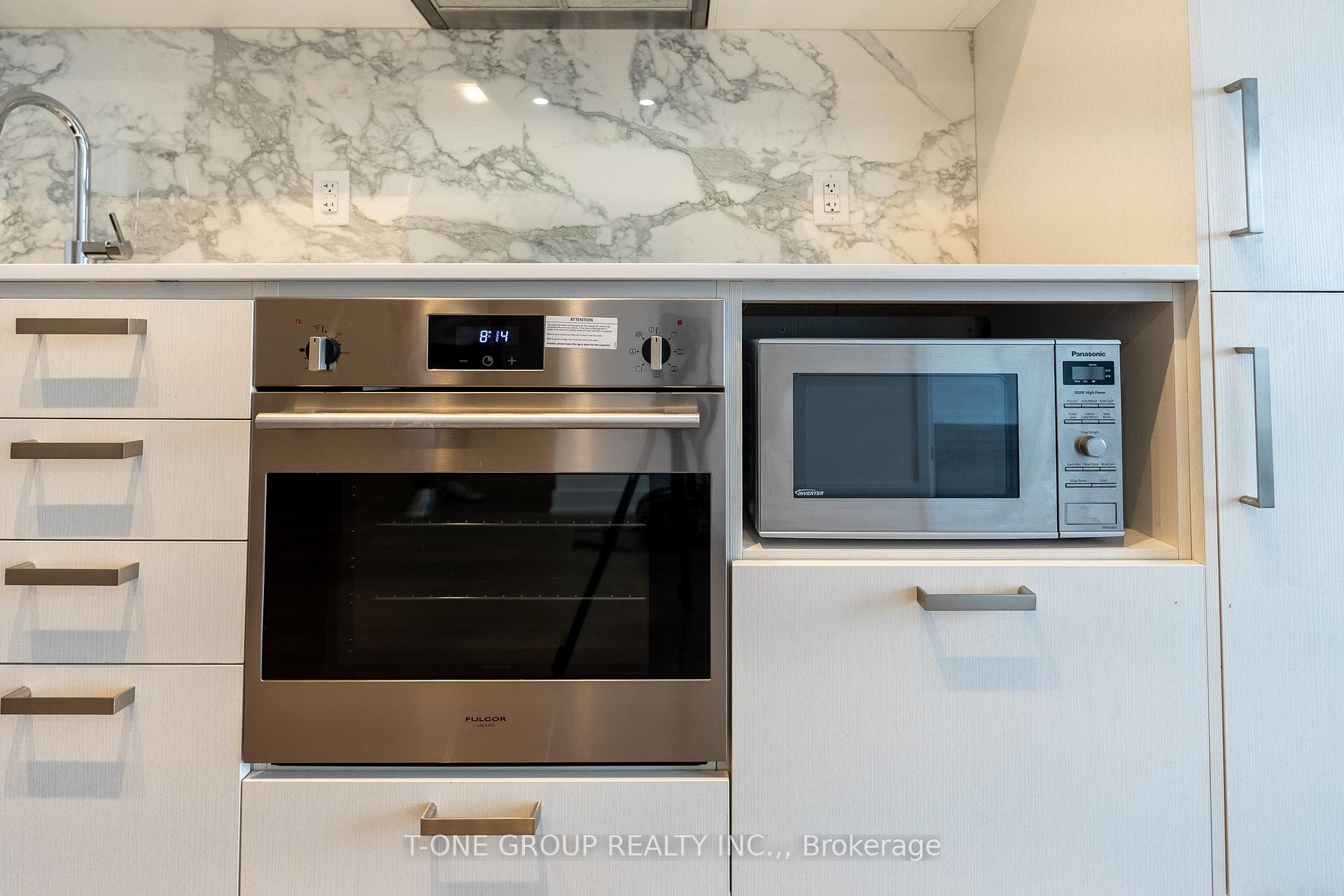 Photo 7 of Unit 808, 10 Honeycrisp Crescent, Vaughan, Vaughan Corporate Centre — HOMEH