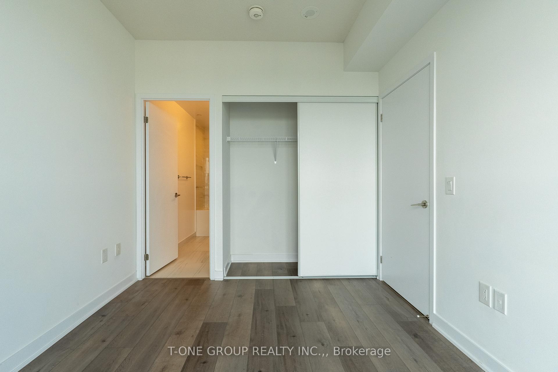 Photo 8 of Unit 808, 10 Honeycrisp Crescent, Vaughan, Vaughan Corporate Centre — HOMEH