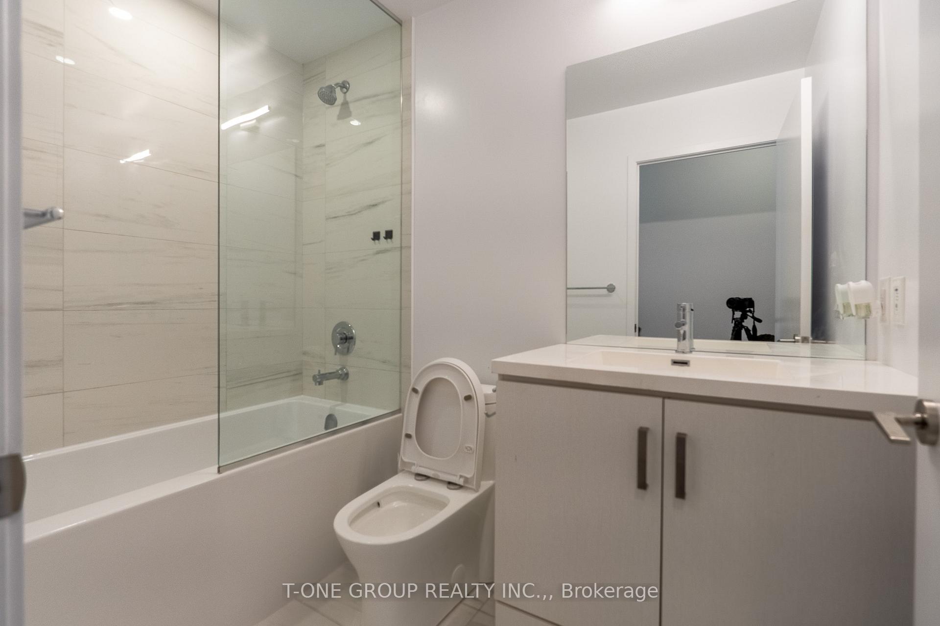 Photo 15 of Unit 808, 10 Honeycrisp Crescent, Vaughan, Vaughan Corporate Centre — HOMEH