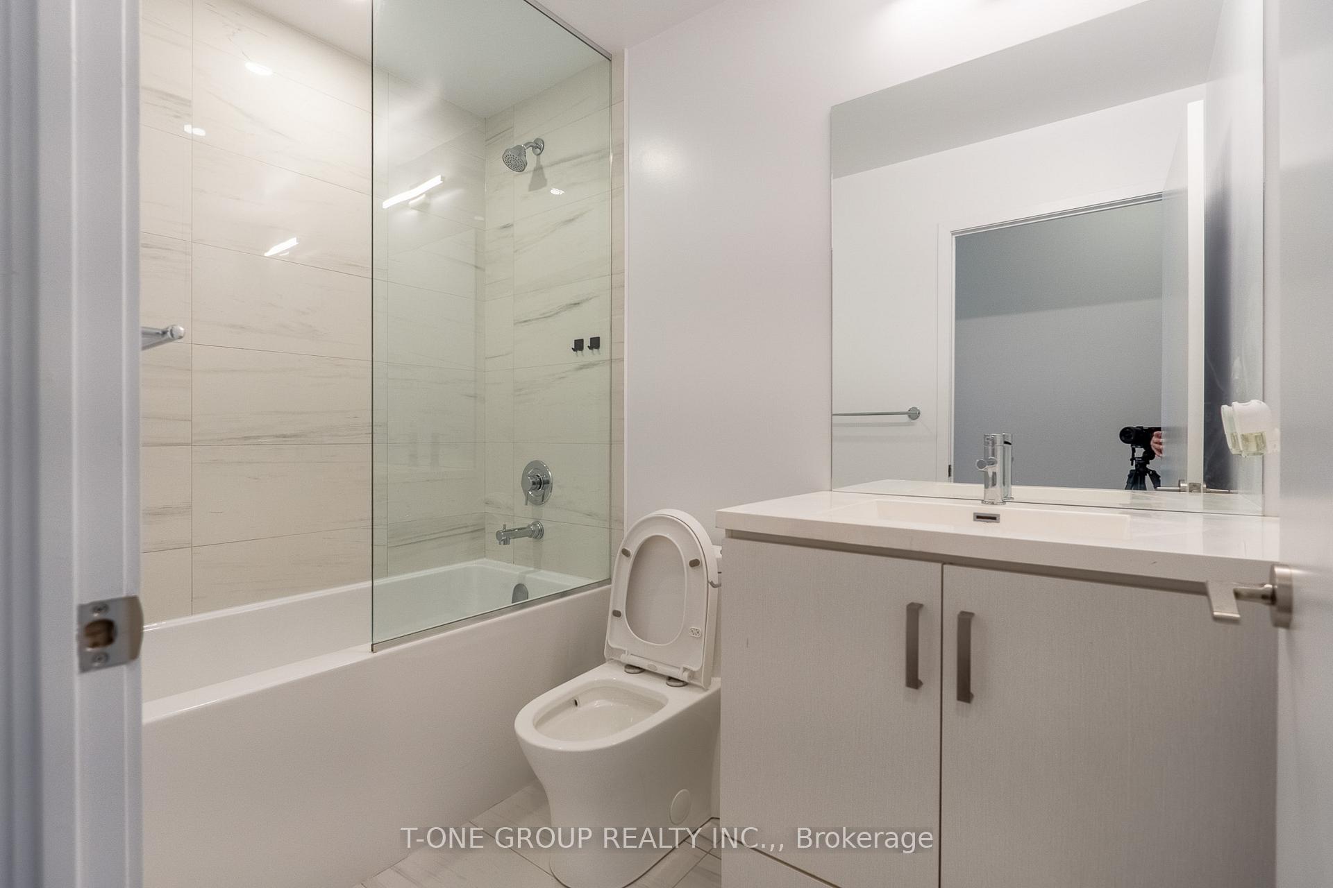 Photo 16 of Unit 808, 10 Honeycrisp Crescent, Vaughan, Vaughan Corporate Centre — HOMEH
