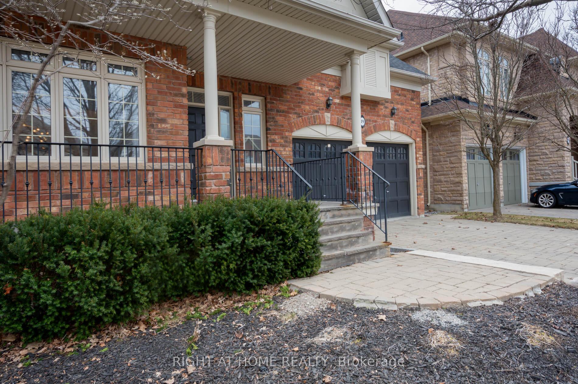Photo 3 of 19 Weslock Crescent, Aurora, Bayview Northeast — HOMEH