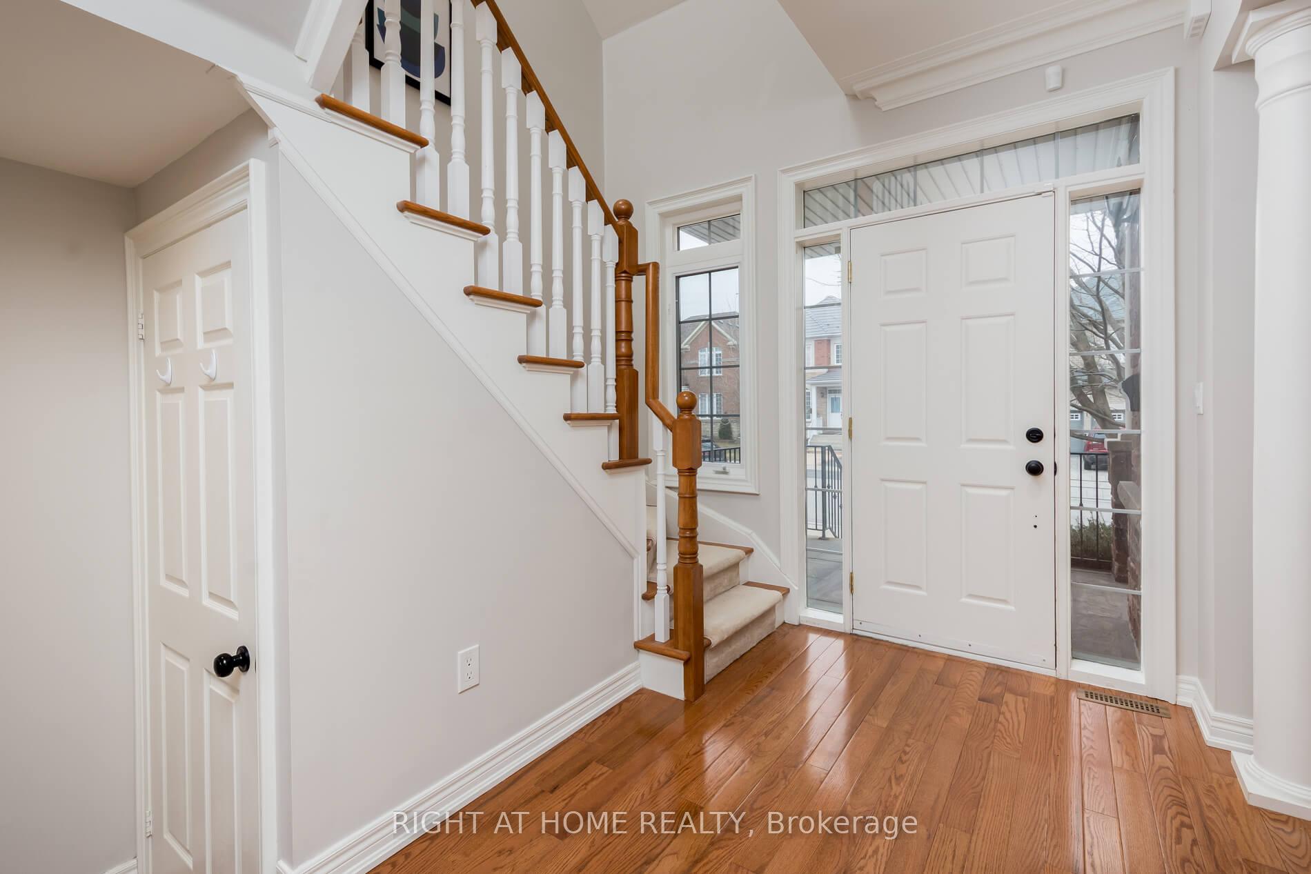 Photo 2 of 19 Weslock Crescent, Aurora, Bayview Northeast — HOMEH