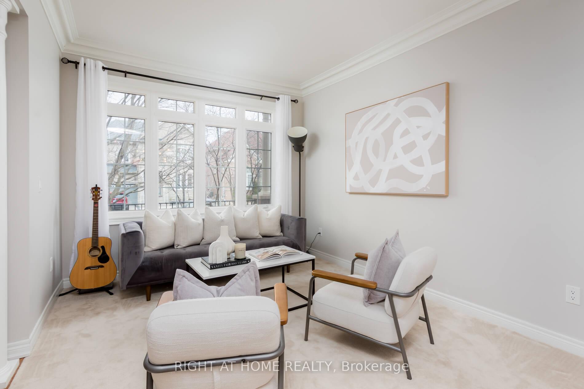 Photo 8 of 19 Weslock Crescent, Aurora, Bayview Northeast — HOMEH