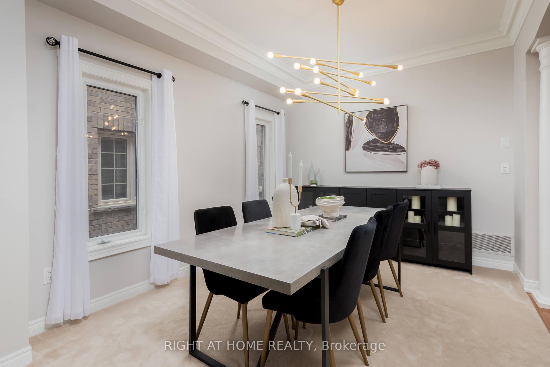Photo 5 of 19 Weslock Crescent, Aurora, Bayview Northeast — HOMEH