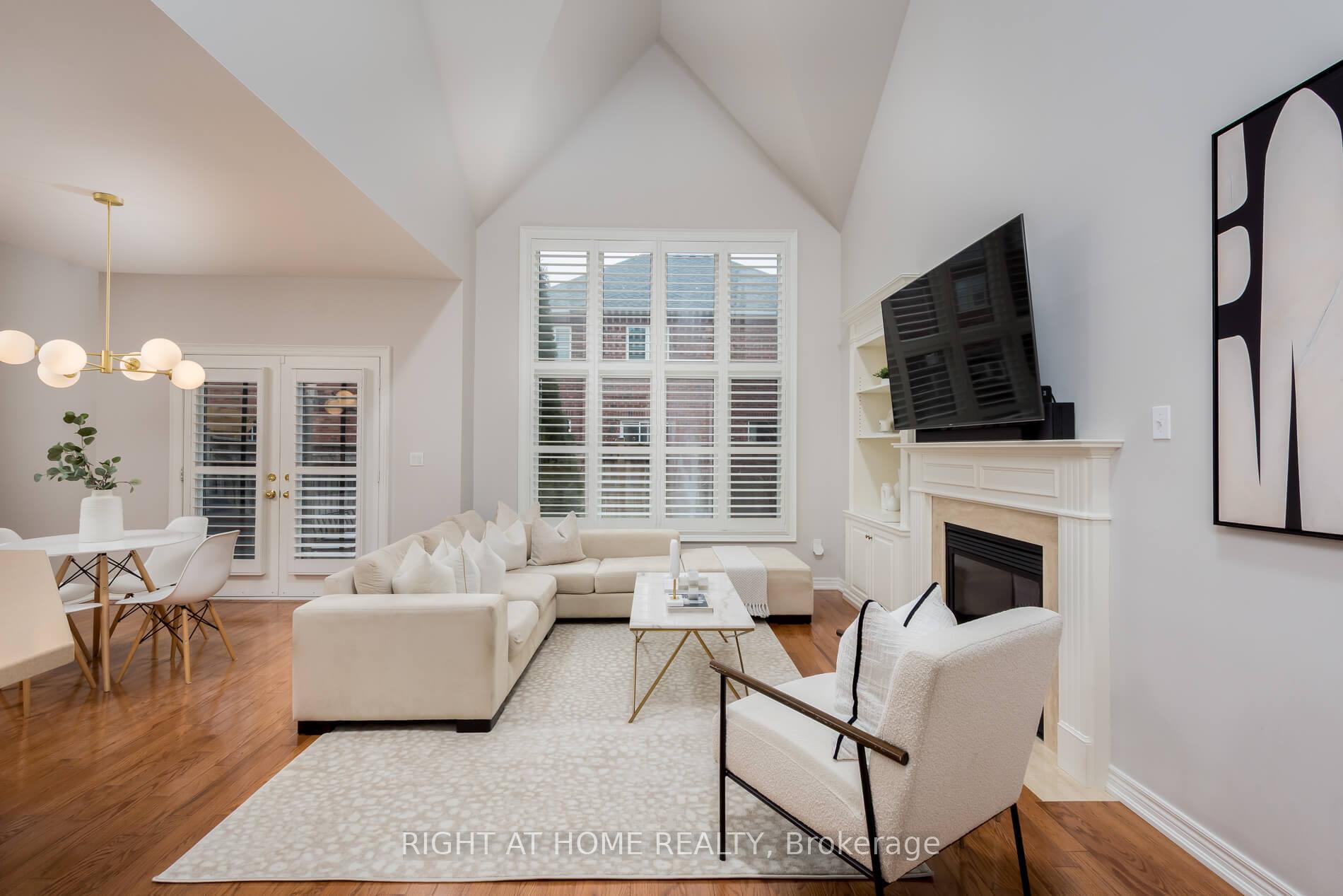 Photo 9 of 19 Weslock Crescent, Aurora, Bayview Northeast — HOMEH