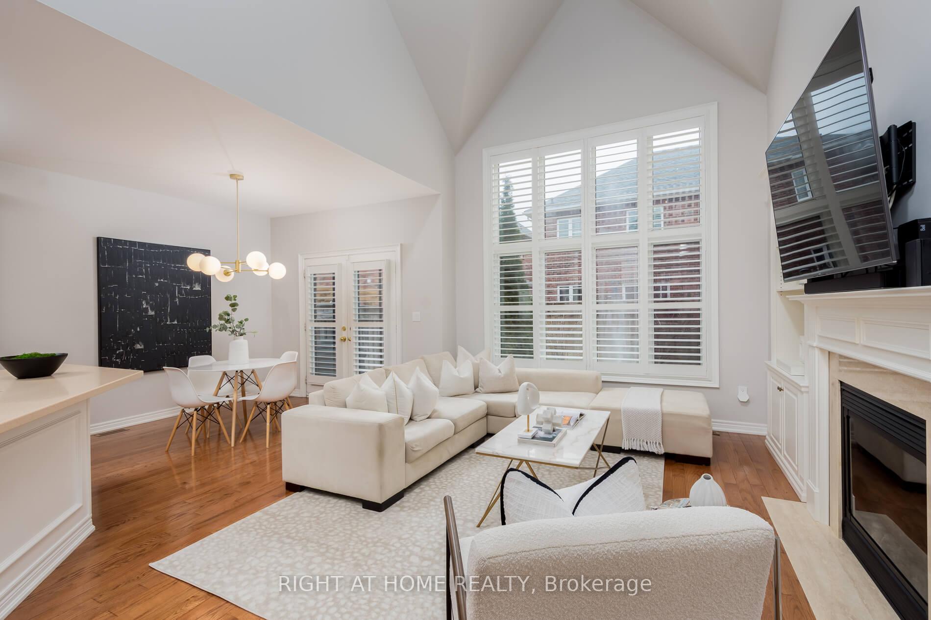 Photo 12 of 19 Weslock Crescent, Aurora, Bayview Northeast — HOMEH