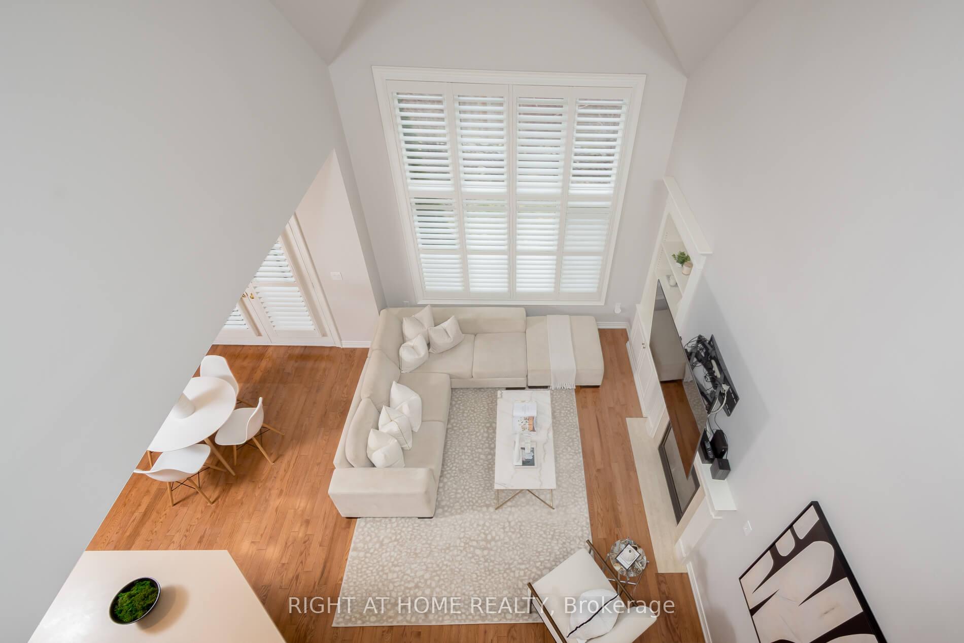 Photo 10 of 19 Weslock Crescent, Aurora, Bayview Northeast — HOMEH