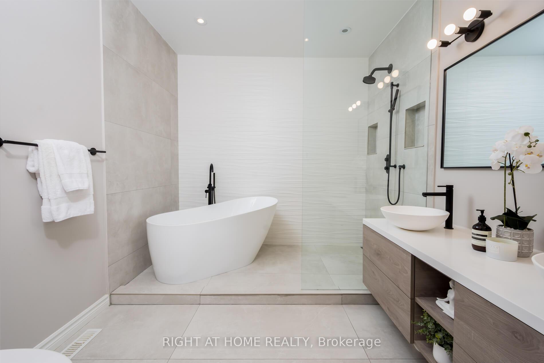 Photo 29 of 19 Weslock Crescent, Aurora, Bayview Northeast — HOMEH