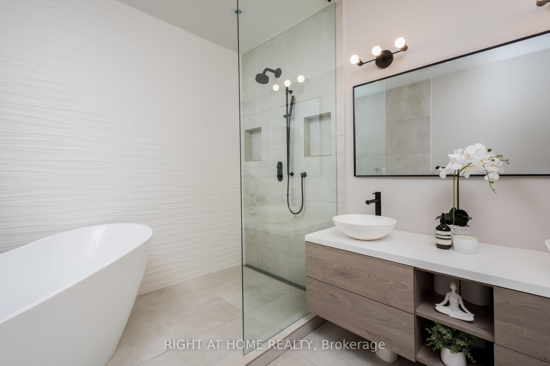 Photo 31 of 19 Weslock Crescent, Aurora, Bayview Northeast — HOMEH