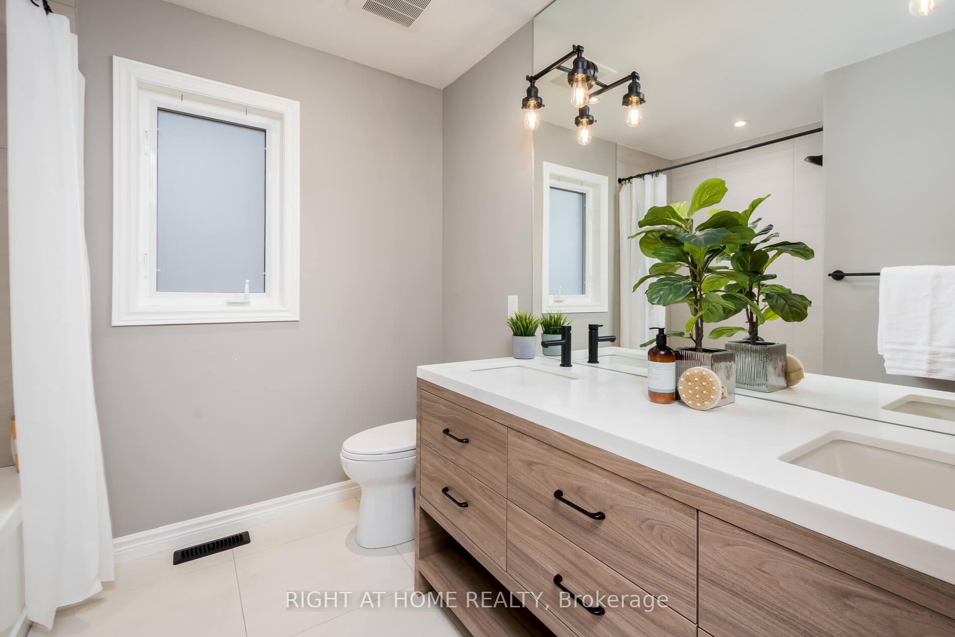 Photo 36 of 19 Weslock Crescent, Aurora, Bayview Northeast — HOMEH