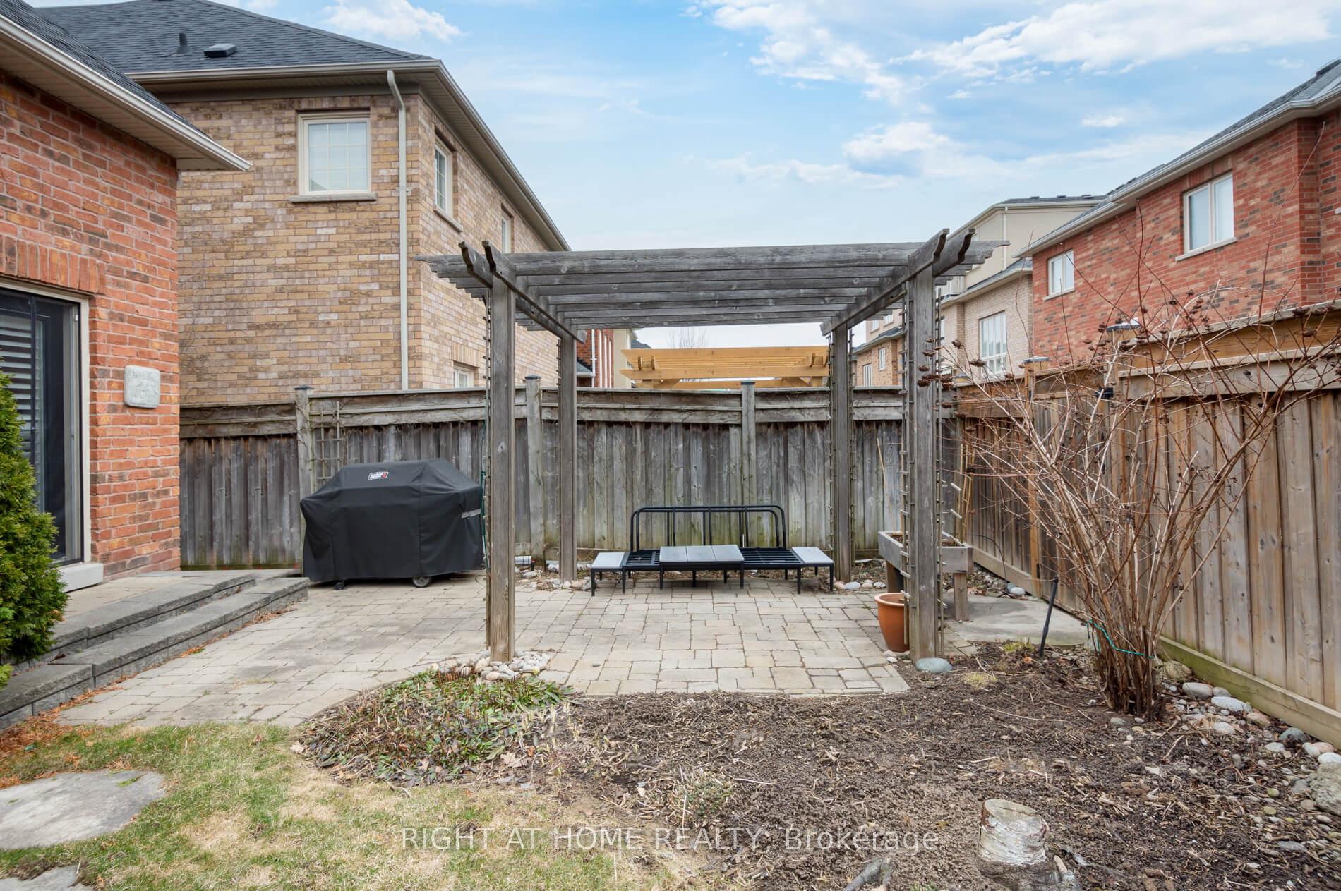Photo 42 of 19 Weslock Crescent, Aurora, Bayview Northeast — HOMEH