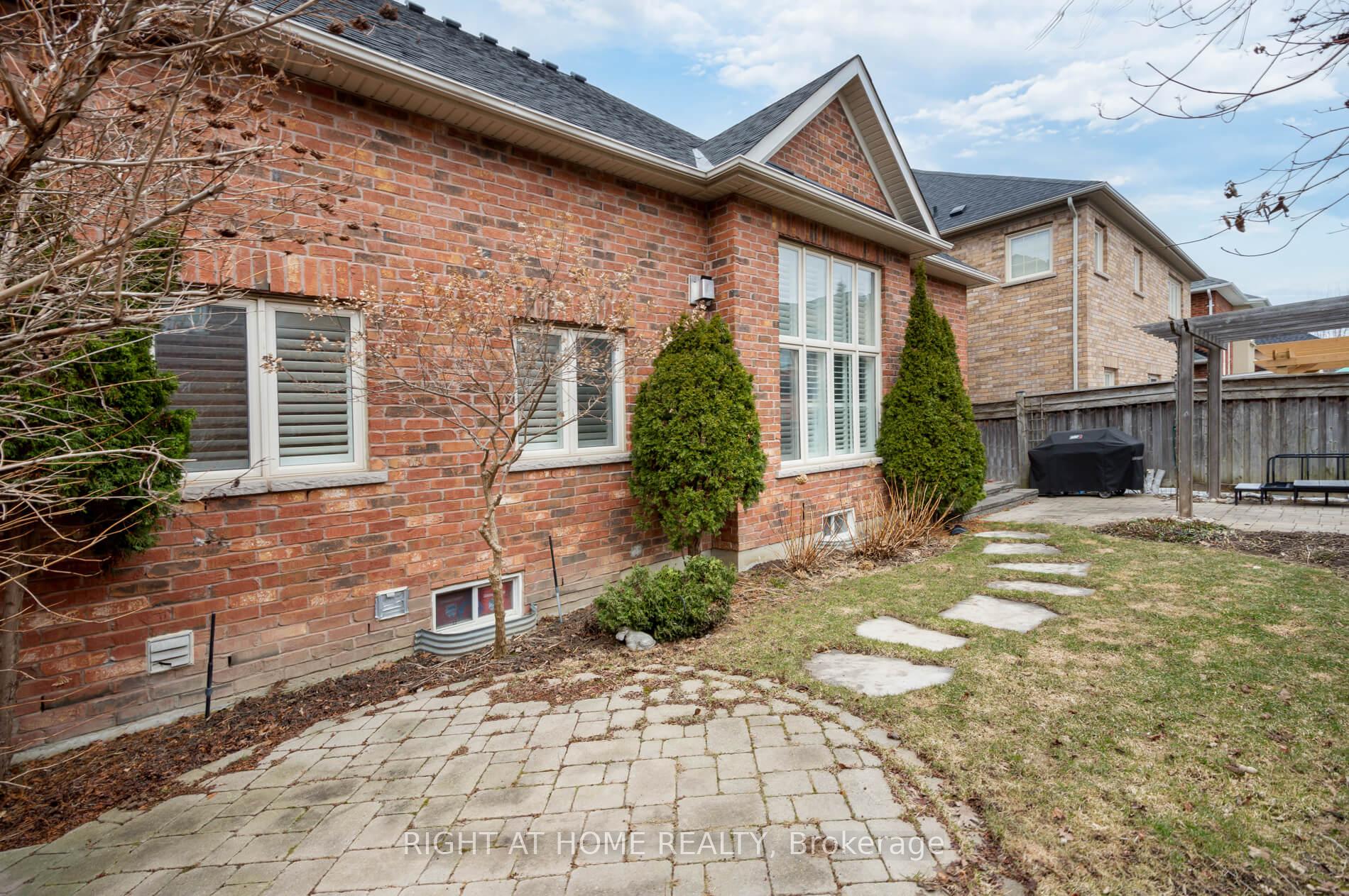 Photo 43 of 19 Weslock Crescent, Aurora, Bayview Northeast — HOMEH