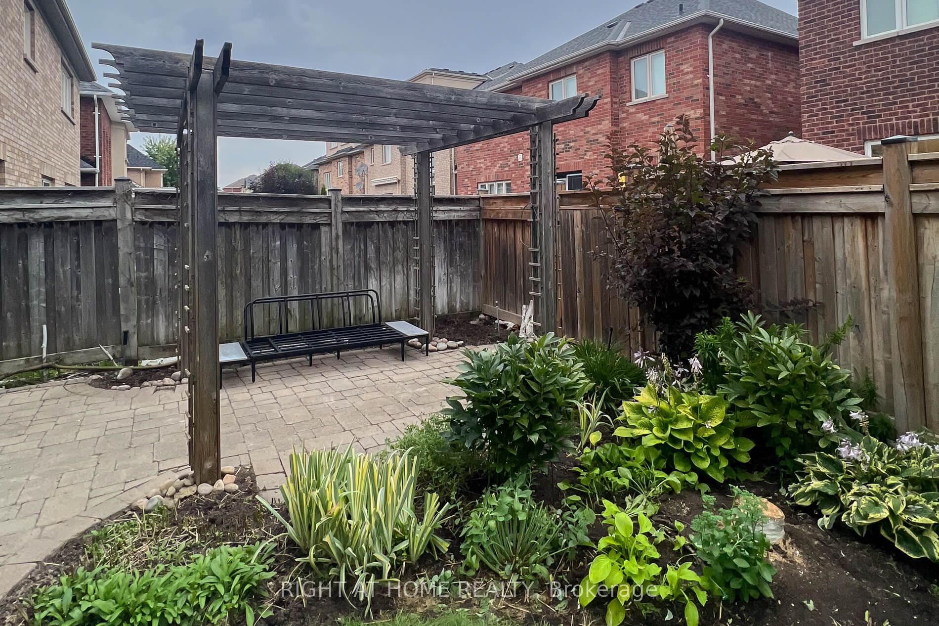 Photo 46 of 19 Weslock Crescent, Aurora, Bayview Northeast — HOMEH