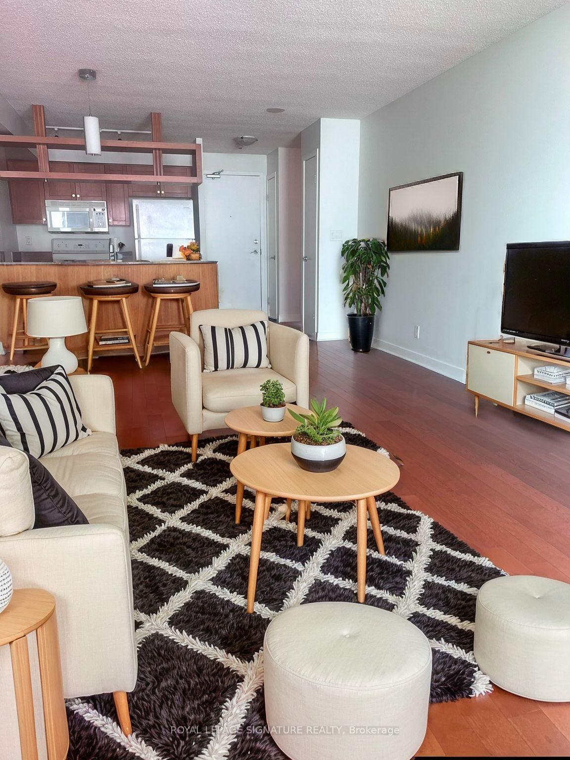 Front of Unit 2502, 81 Navy Wharf Court