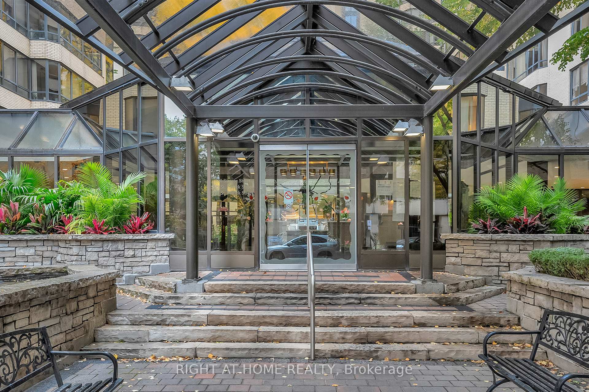Photo 2 of Unit 506, 280 Simcoe Street, Toronto, Kensington-Chinatown — HOMEH
