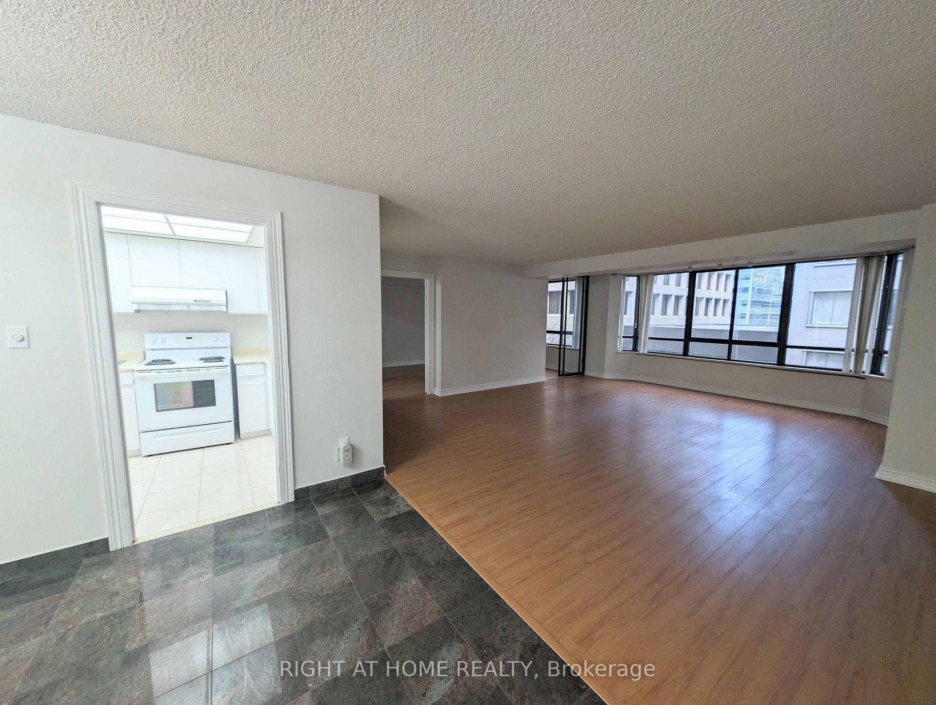 Photo 5 of Unit 506, 280 Simcoe Street, Toronto, Kensington-Chinatown — HOMEH