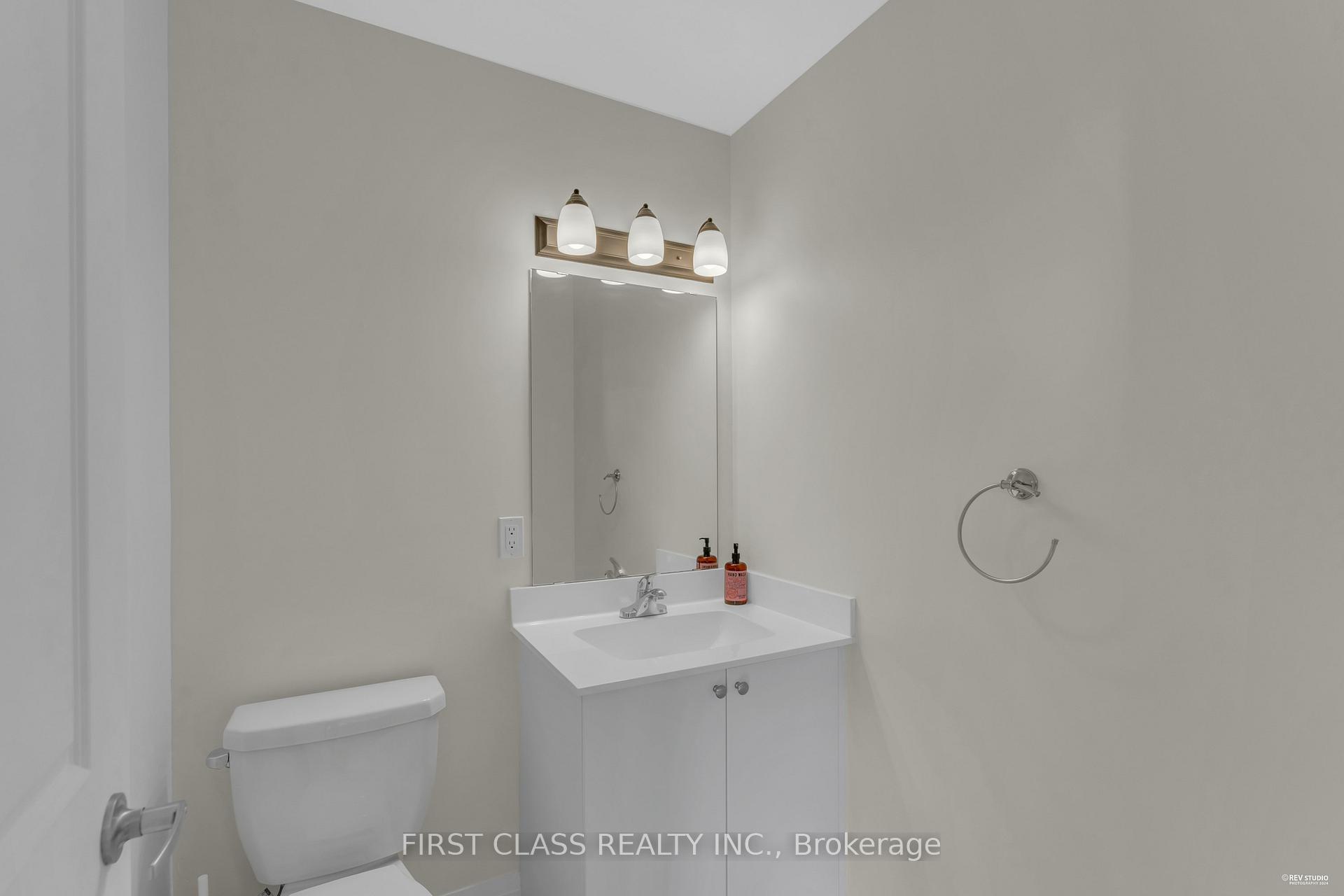 Photo 6 of Unit Suite 1003 unit 68, 32 Coles Avenue, Vaughan, Vaughan Grove — HOMEH