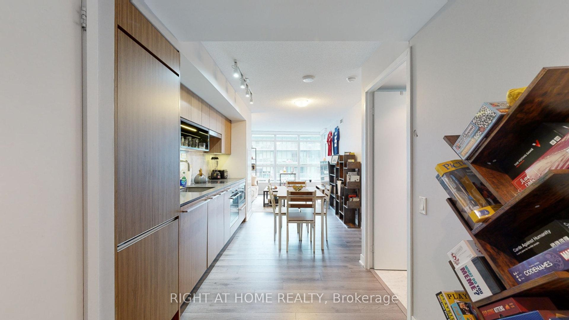 Photo 2 of Unit 1002, 80 Queens Wharf Road, Toronto, Waterfront Communities — HOMEH